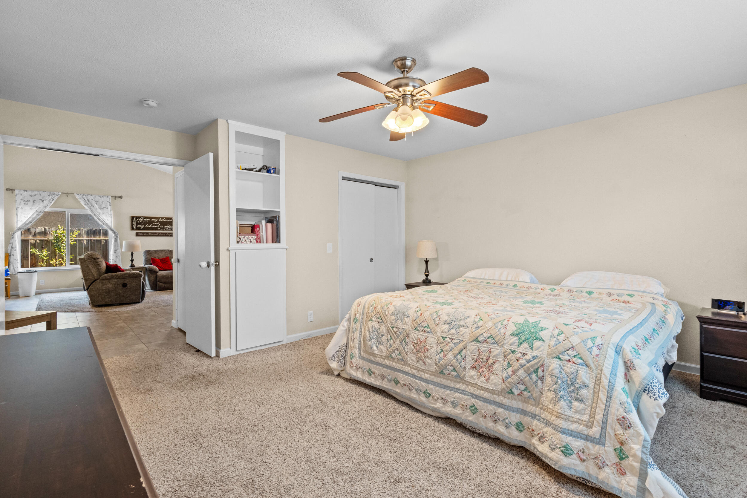 911 N Parkwood Ct, Visalia, CA 93291