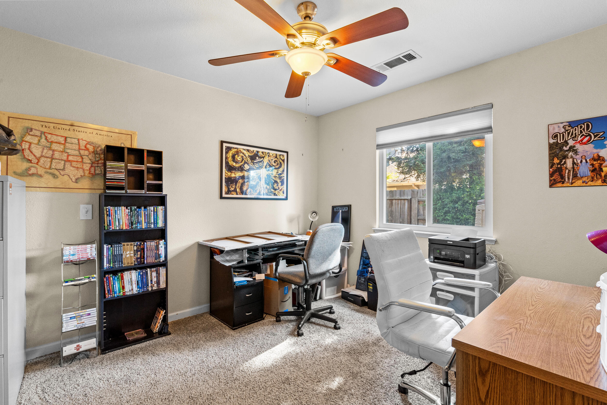 911 N Parkwood Ct, Visalia, CA 93291