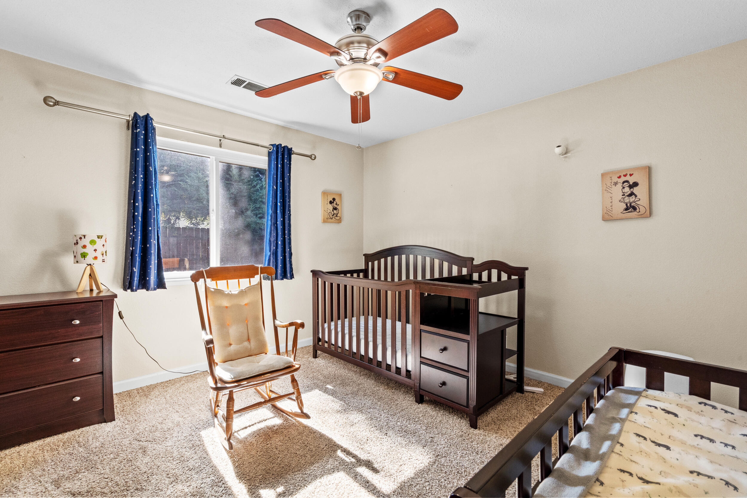 911 N Parkwood Ct, Visalia, CA 93291
