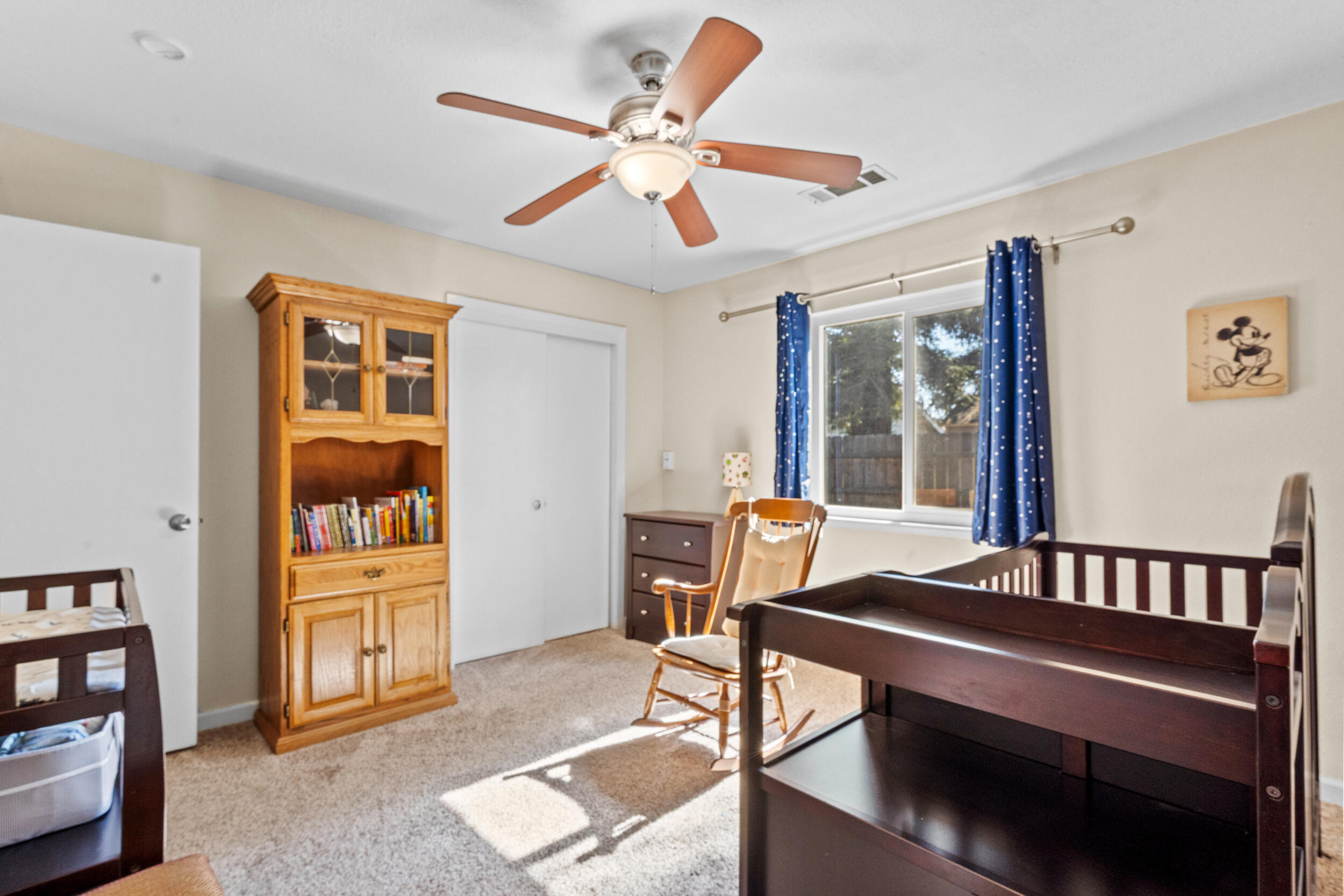 911 N Parkwood Ct, Visalia, CA 93291