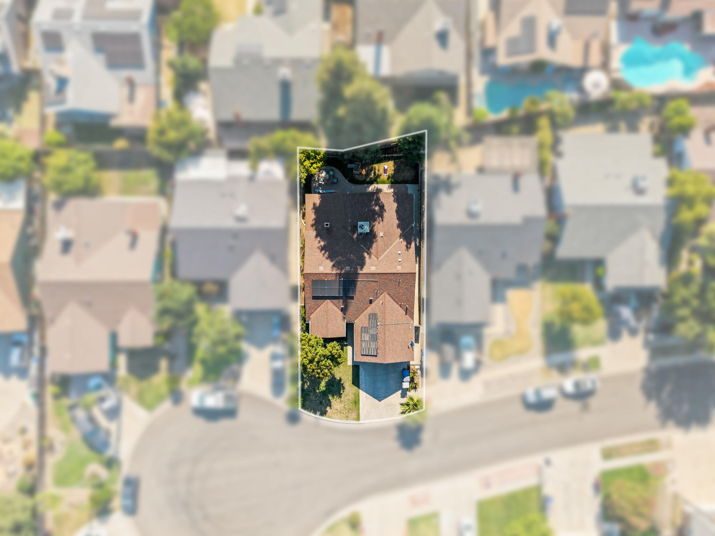 911 N Parkwood Ct, Visalia, CA 93291