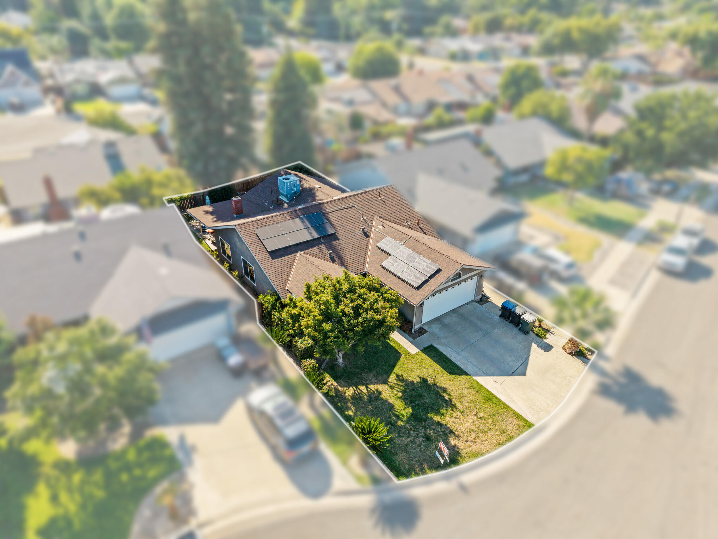 911 N Parkwood Ct, Visalia, CA 93291