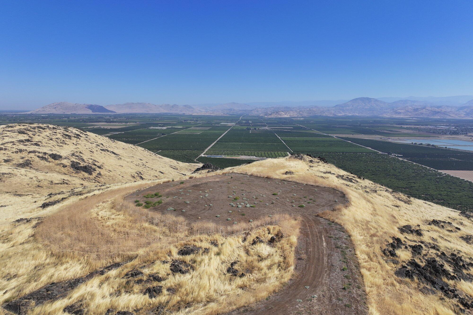 9464 Porter Ave, Dinuba, CA 93618