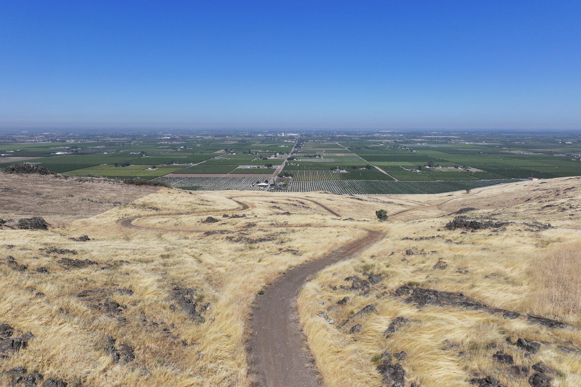 9464 Porter Ave, Dinuba, CA 93618