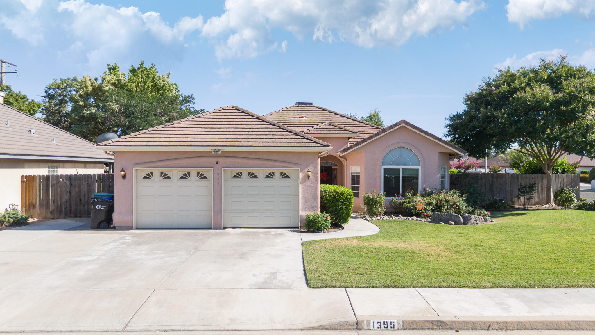 1395 W La Vida Ln, Porterville, CA 93257
