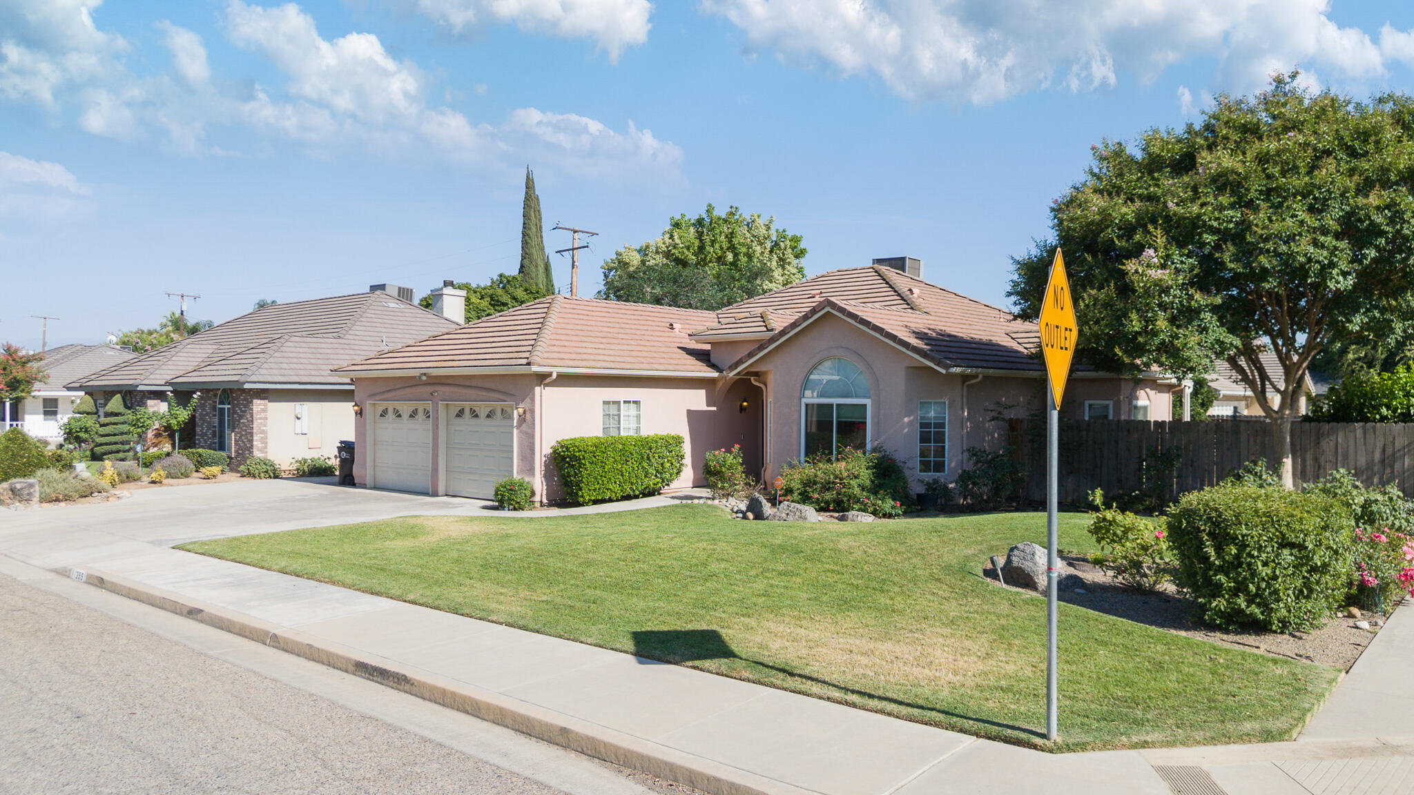 1395 W La Vida Ln, Porterville, CA 93257