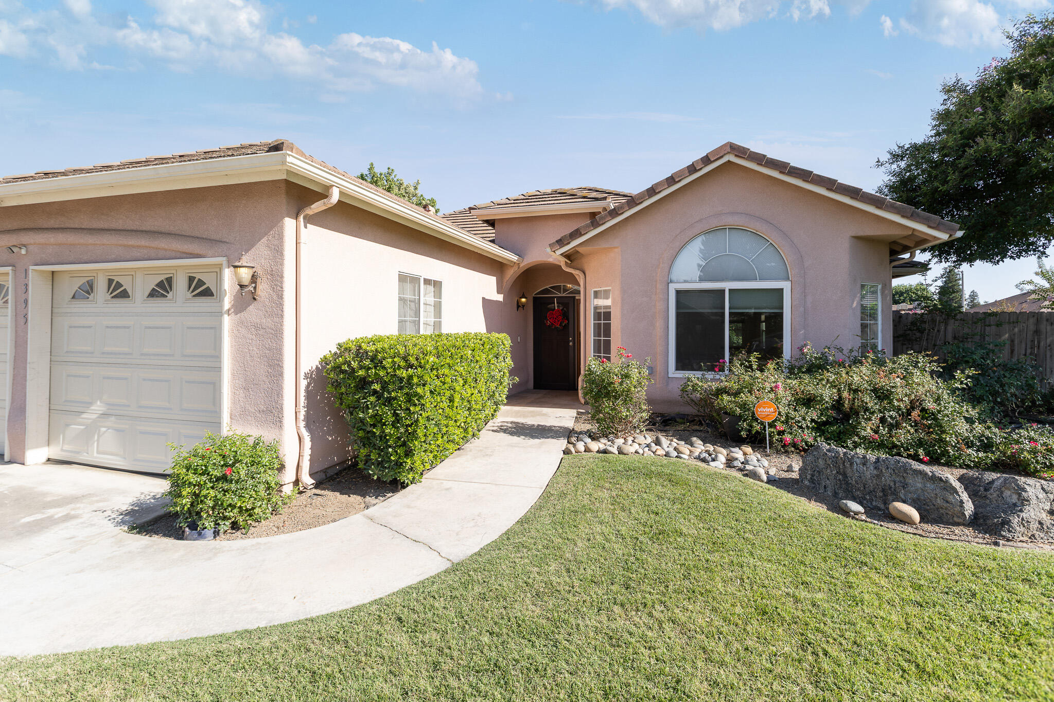1395 W La Vida Ln, Porterville, CA 93257