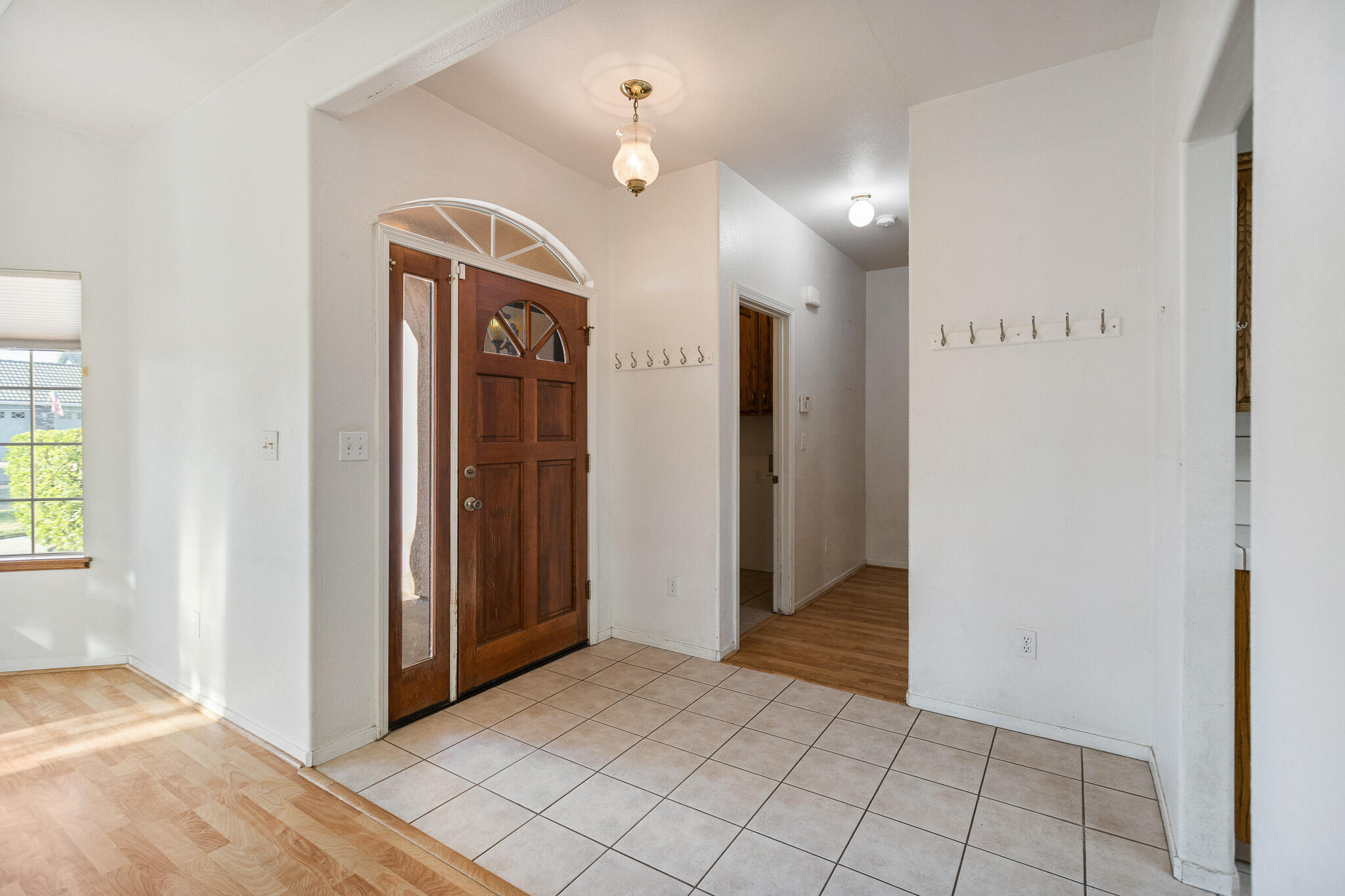 1395 W La Vida Ln, Porterville, CA 93257