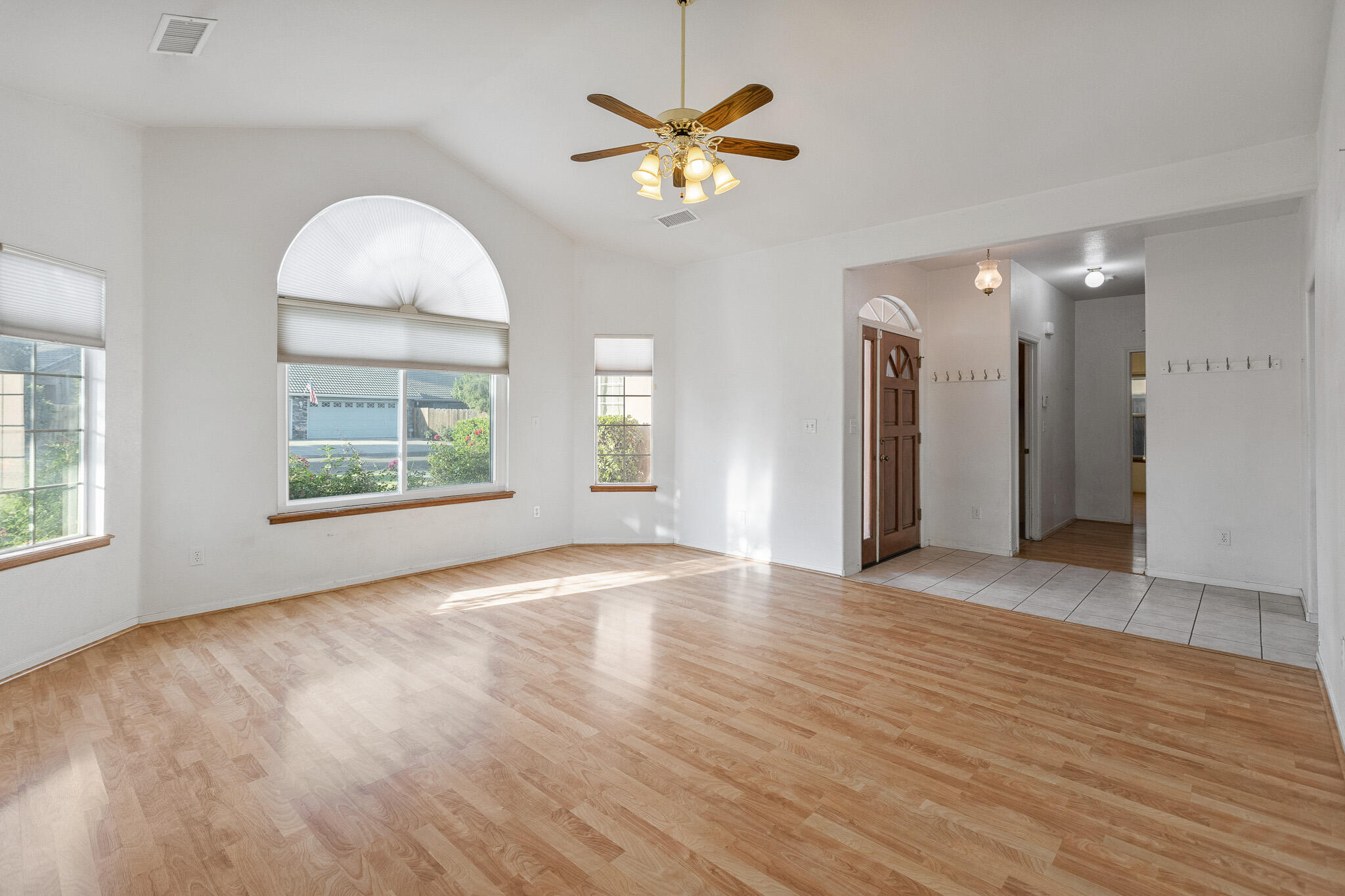 1395 W La Vida Ln, Porterville, CA 93257