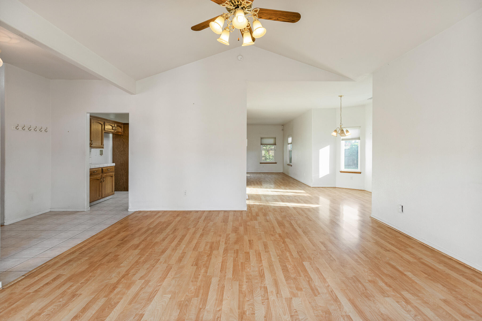 1395 W La Vida Ln, Porterville, CA 93257