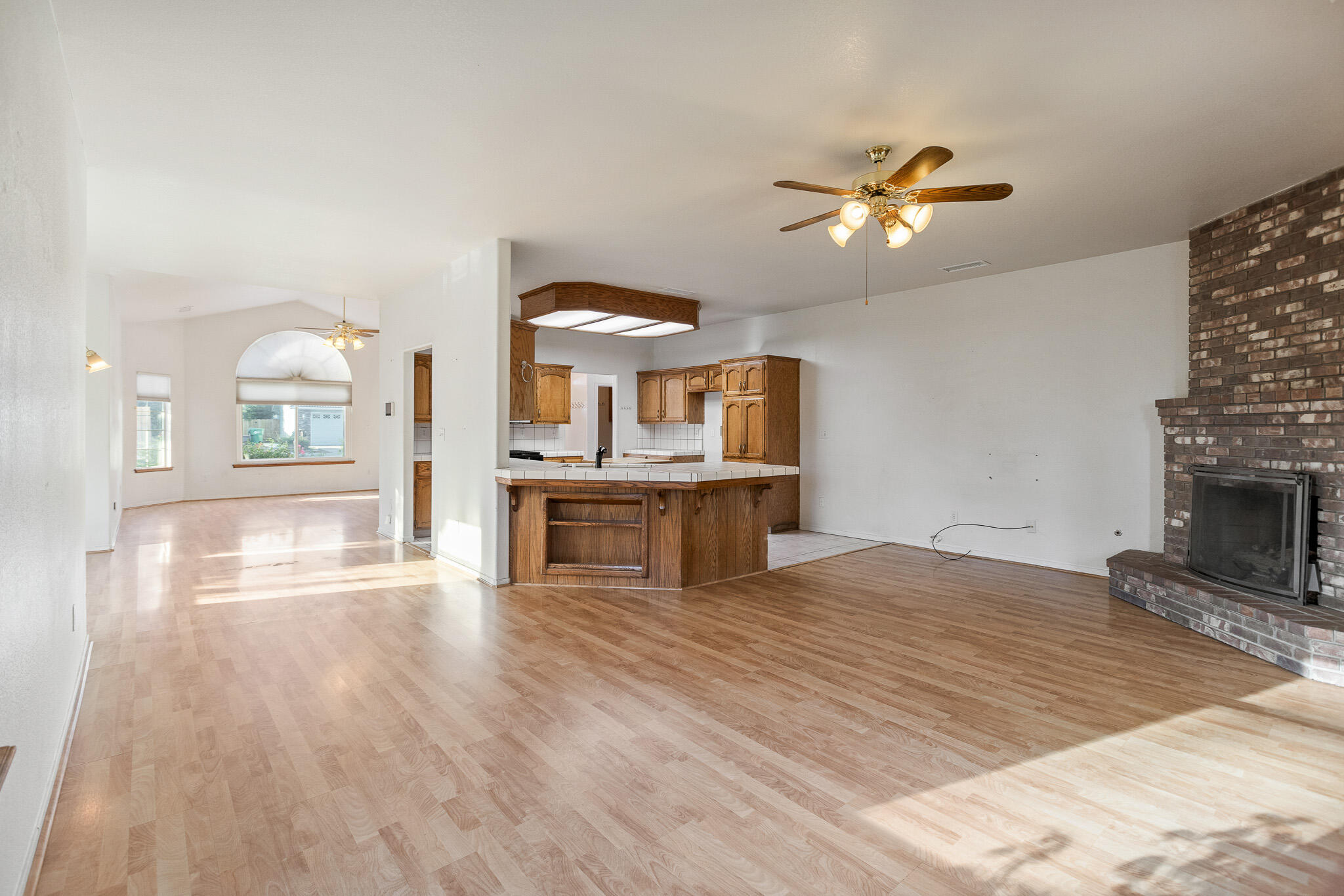 1395 W La Vida Ln, Porterville, CA 93257