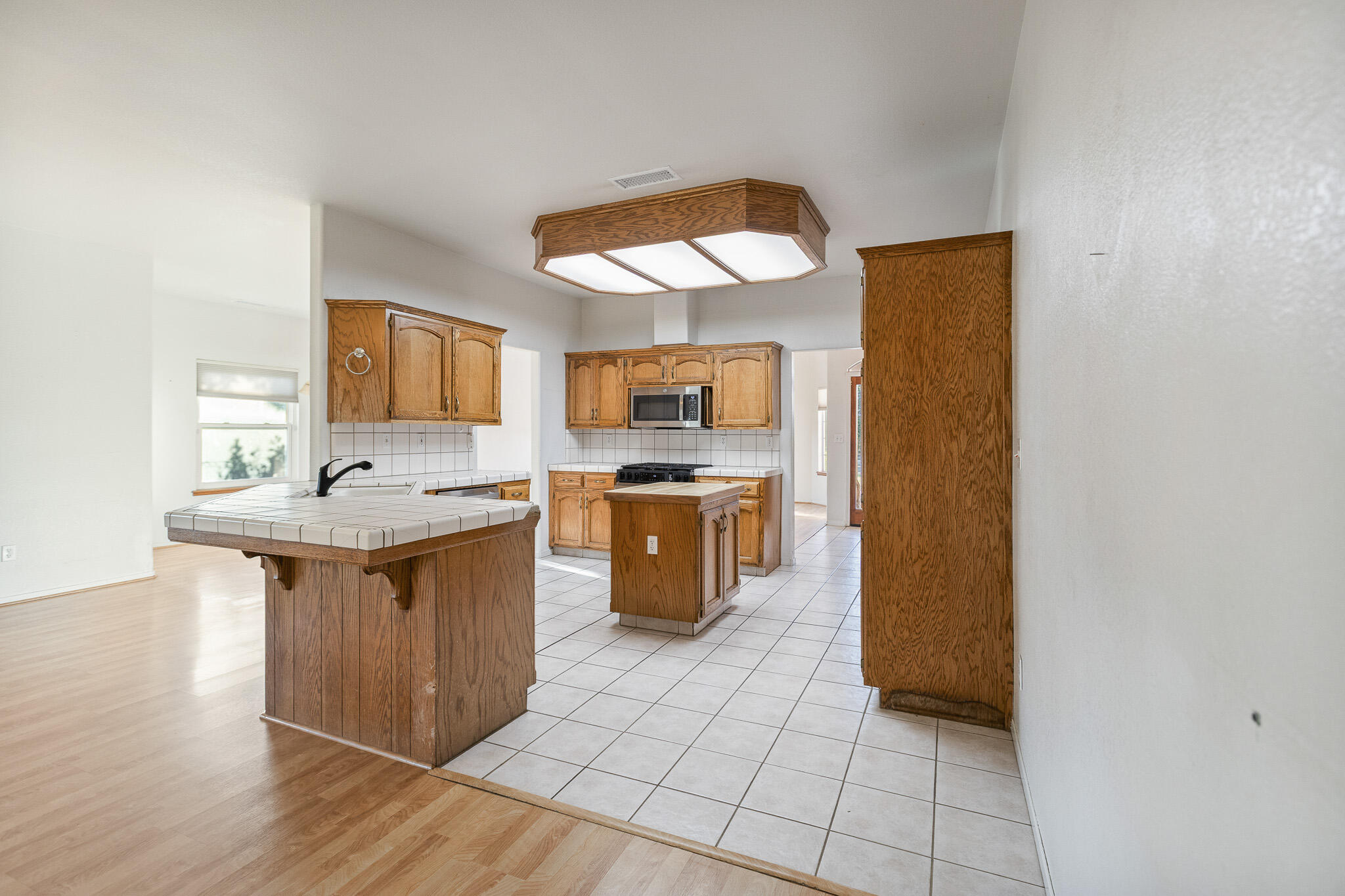 1395 W La Vida Ln, Porterville, CA 93257