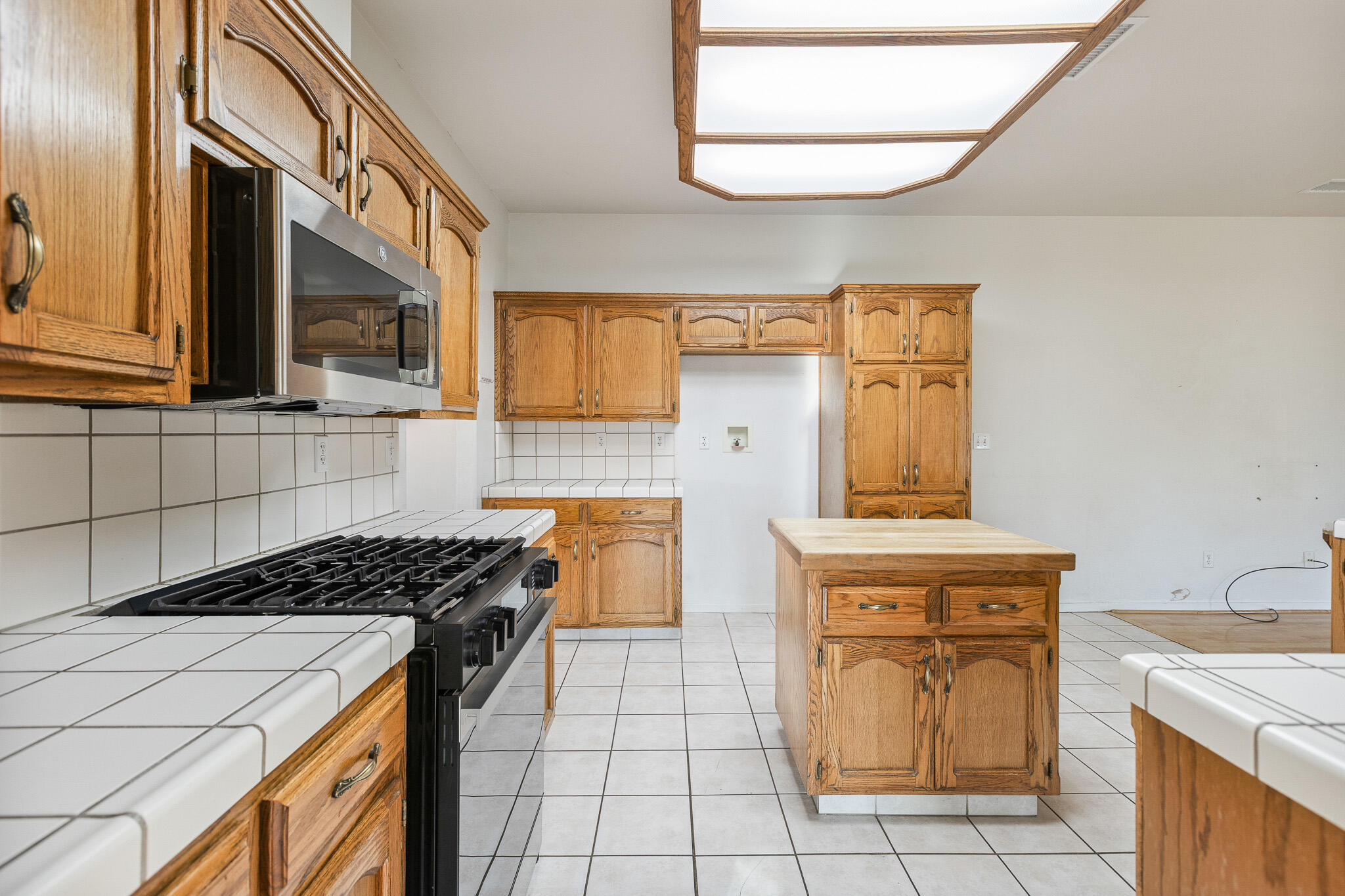 1395 W La Vida Ln, Porterville, CA 93257