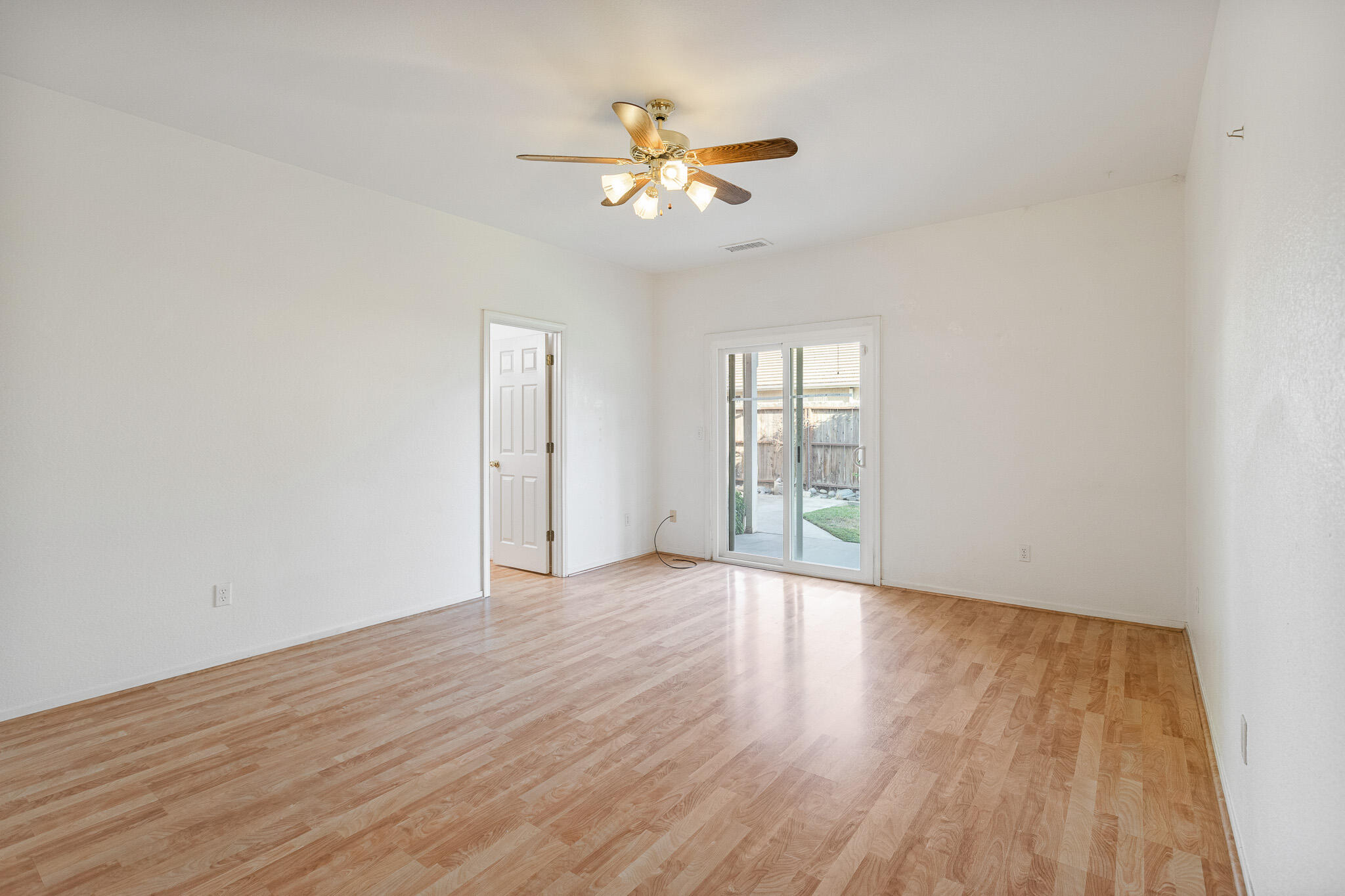 1395 W La Vida Ln, Porterville, CA 93257