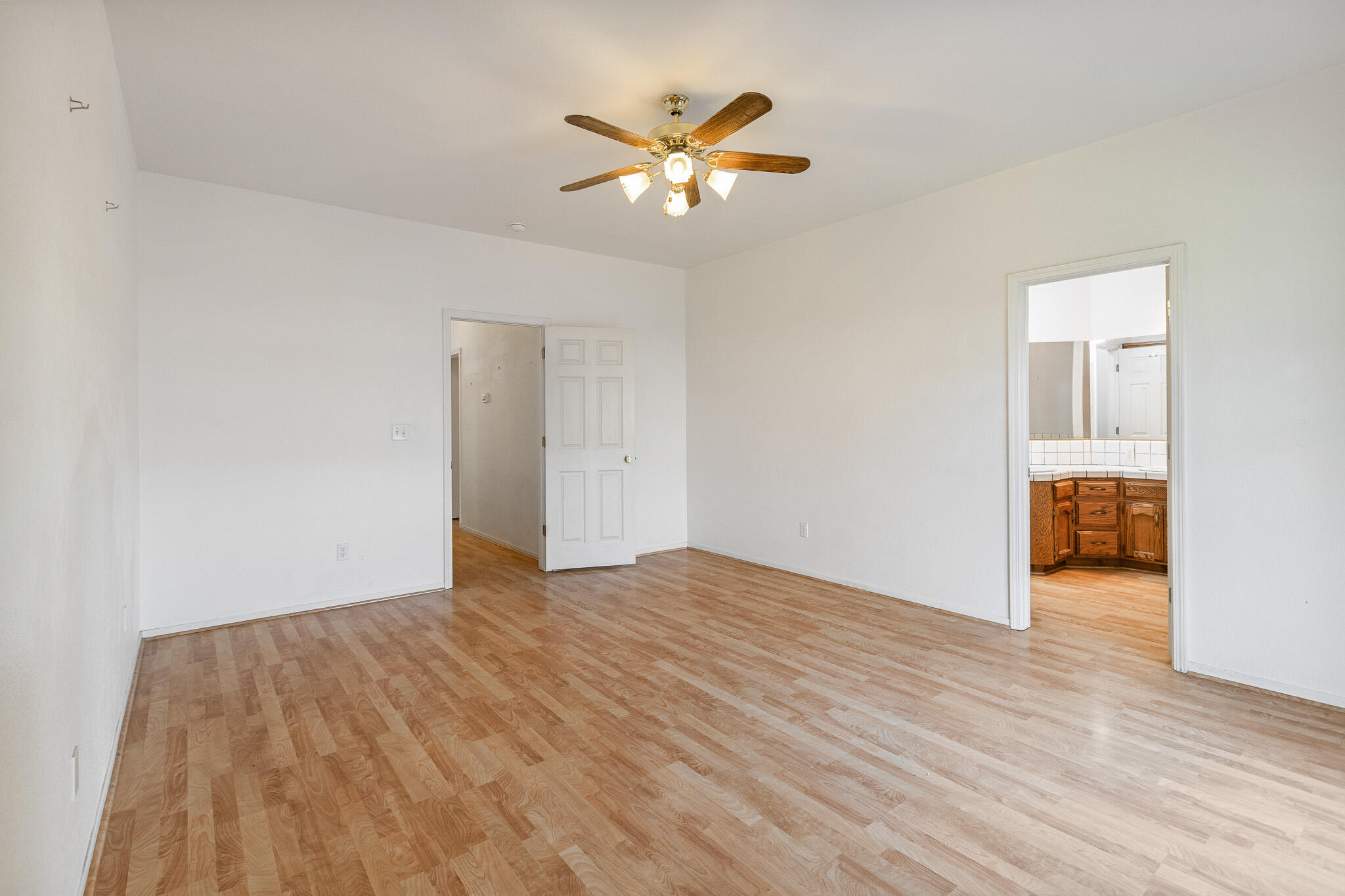 1395 W La Vida Ln, Porterville, CA 93257