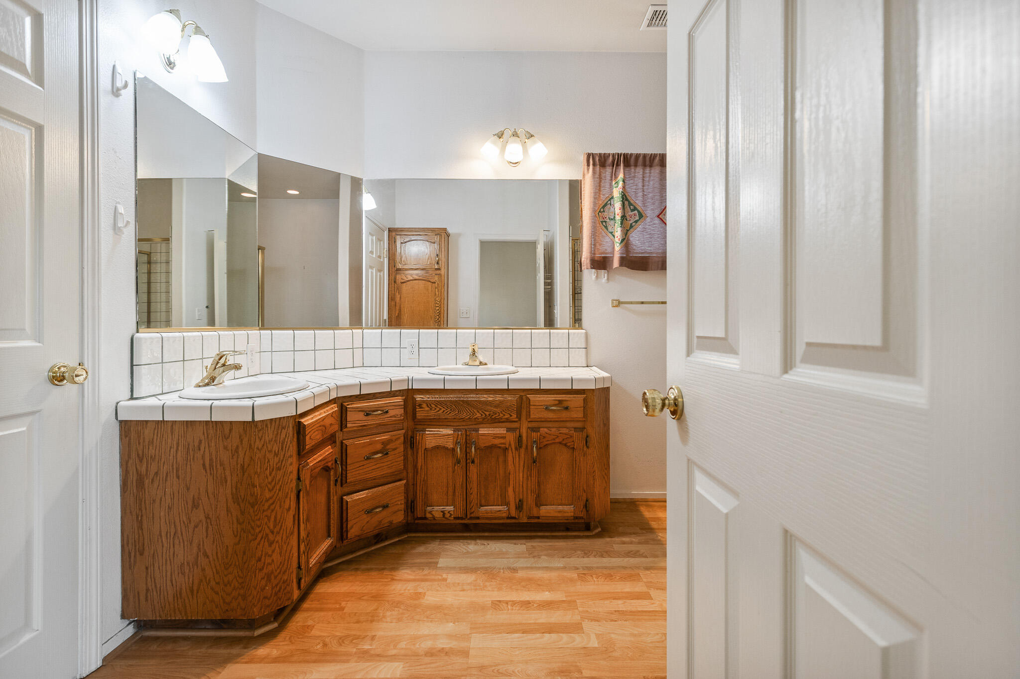 1395 W La Vida Ln, Porterville, CA 93257