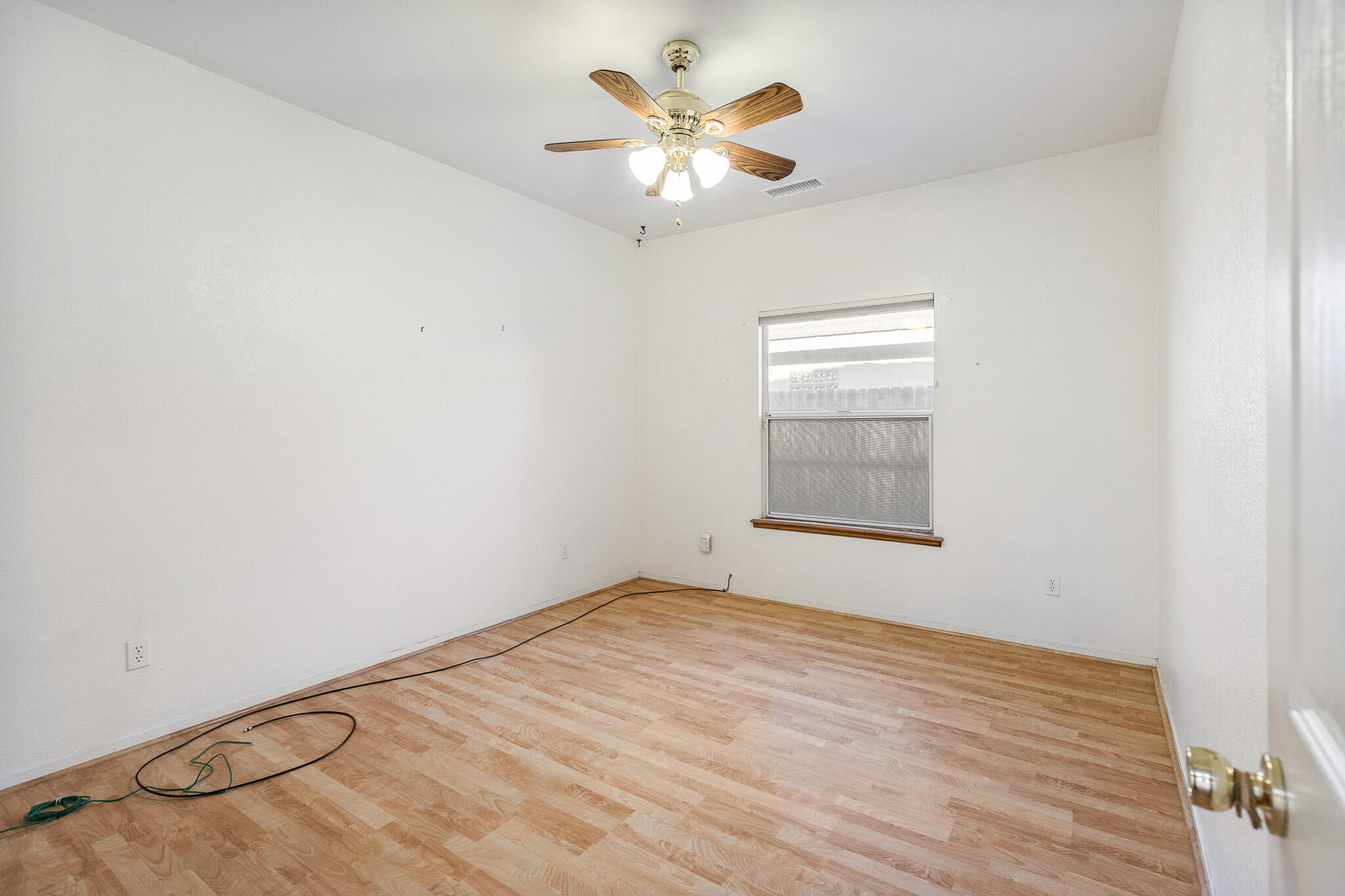 1395 W La Vida Ln, Porterville, CA 93257