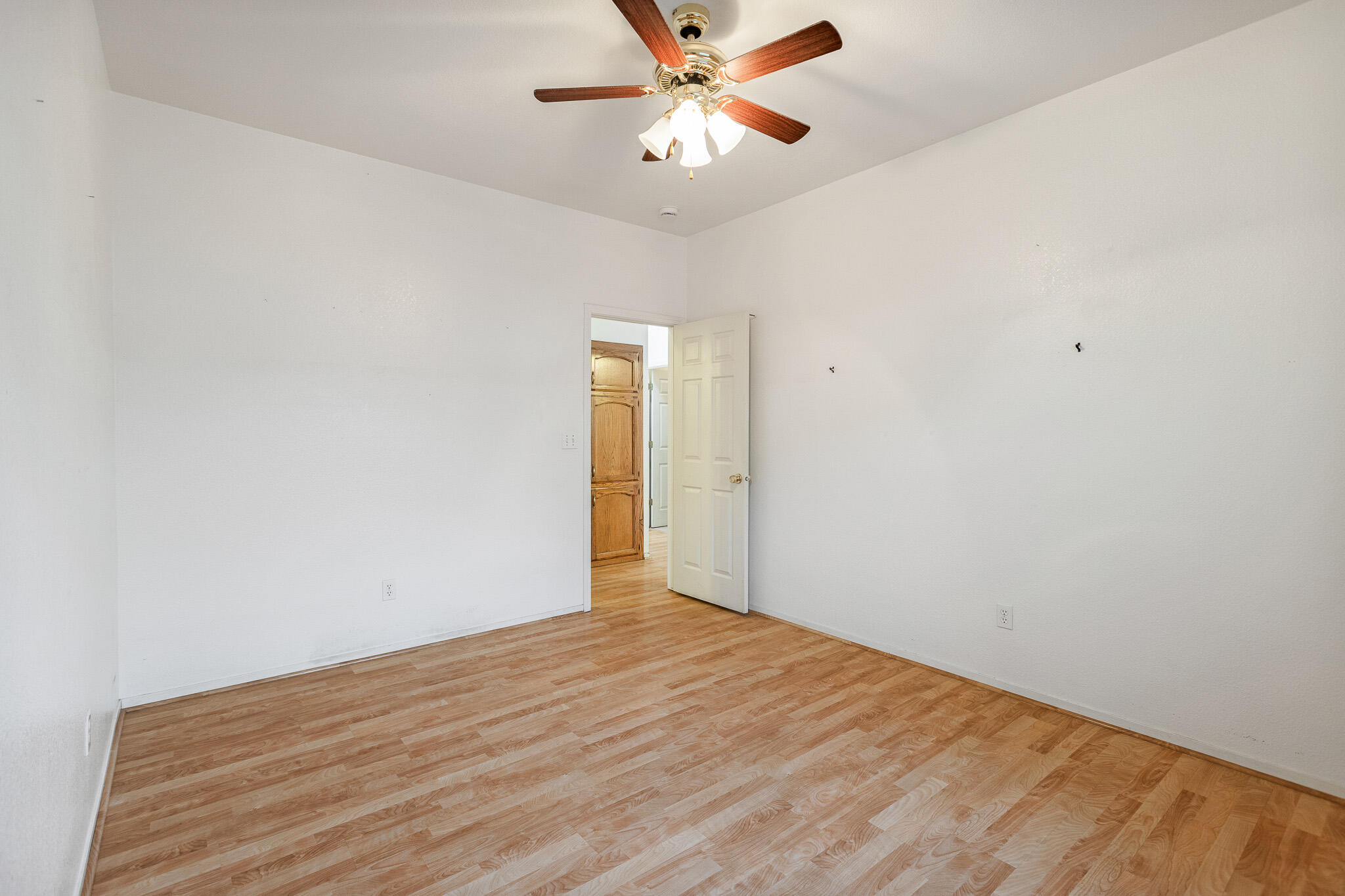 1395 W La Vida Ln, Porterville, CA 93257