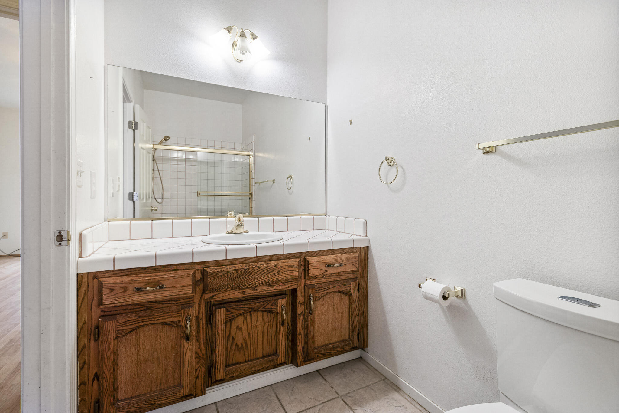 1395 W La Vida Ln, Porterville, CA 93257