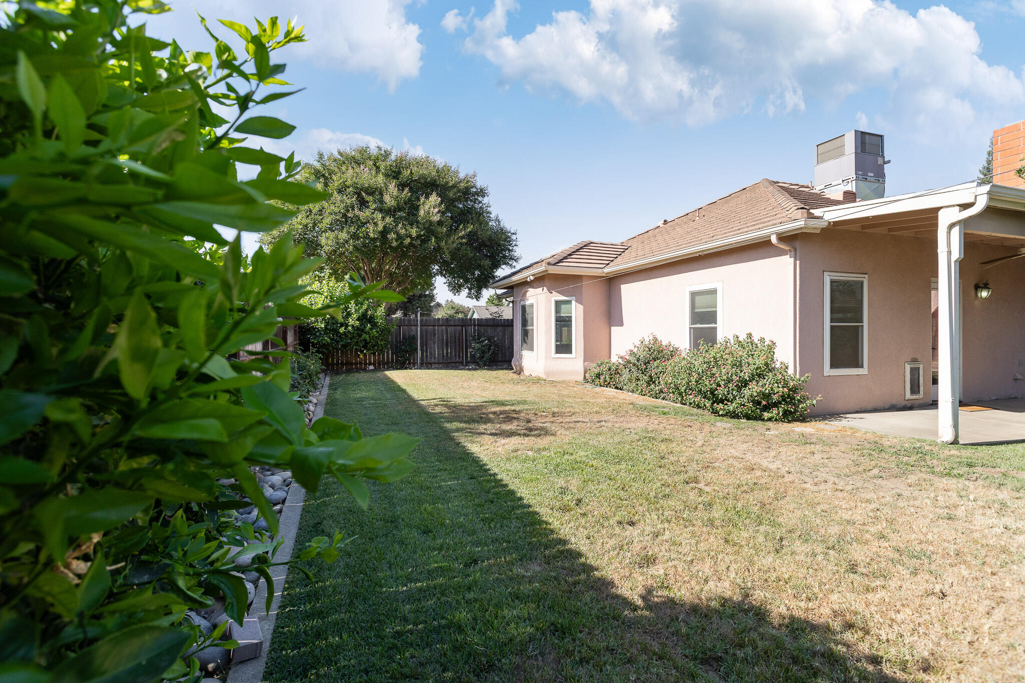1395 W La Vida Ln, Porterville, CA 93257