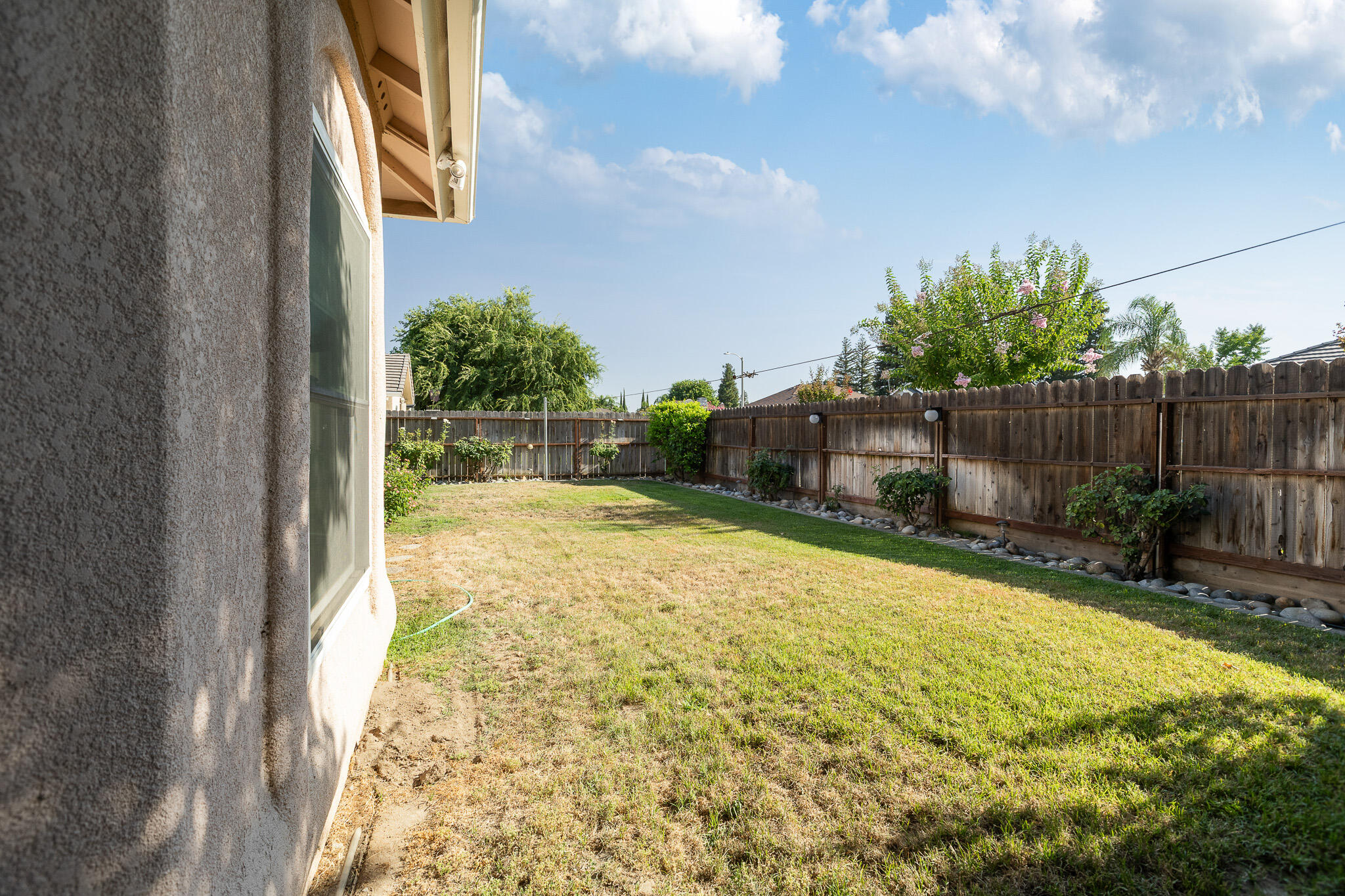 1395 W La Vida Ln, Porterville, CA 93257