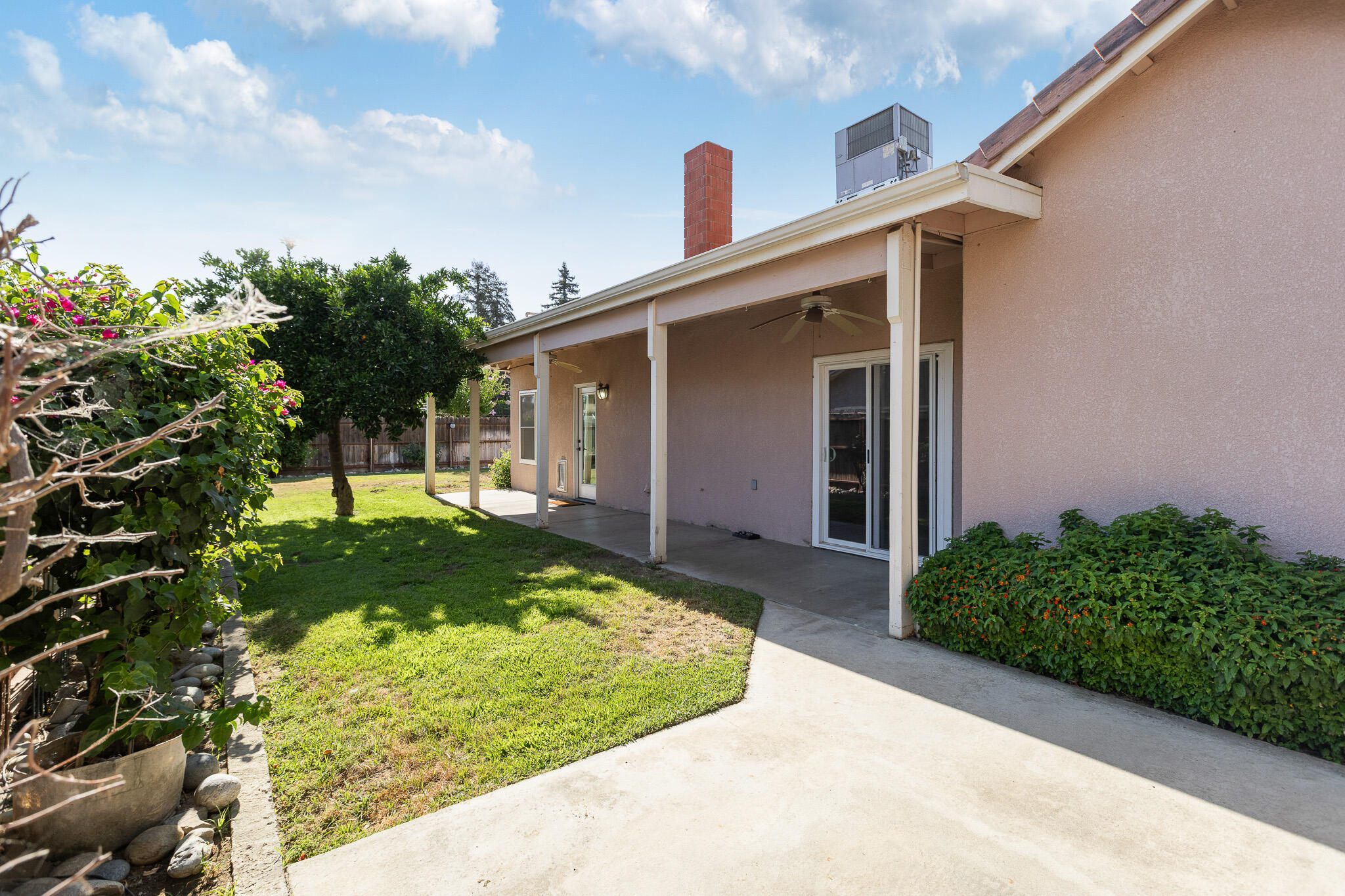 1395 W La Vida Ln, Porterville, CA 93257