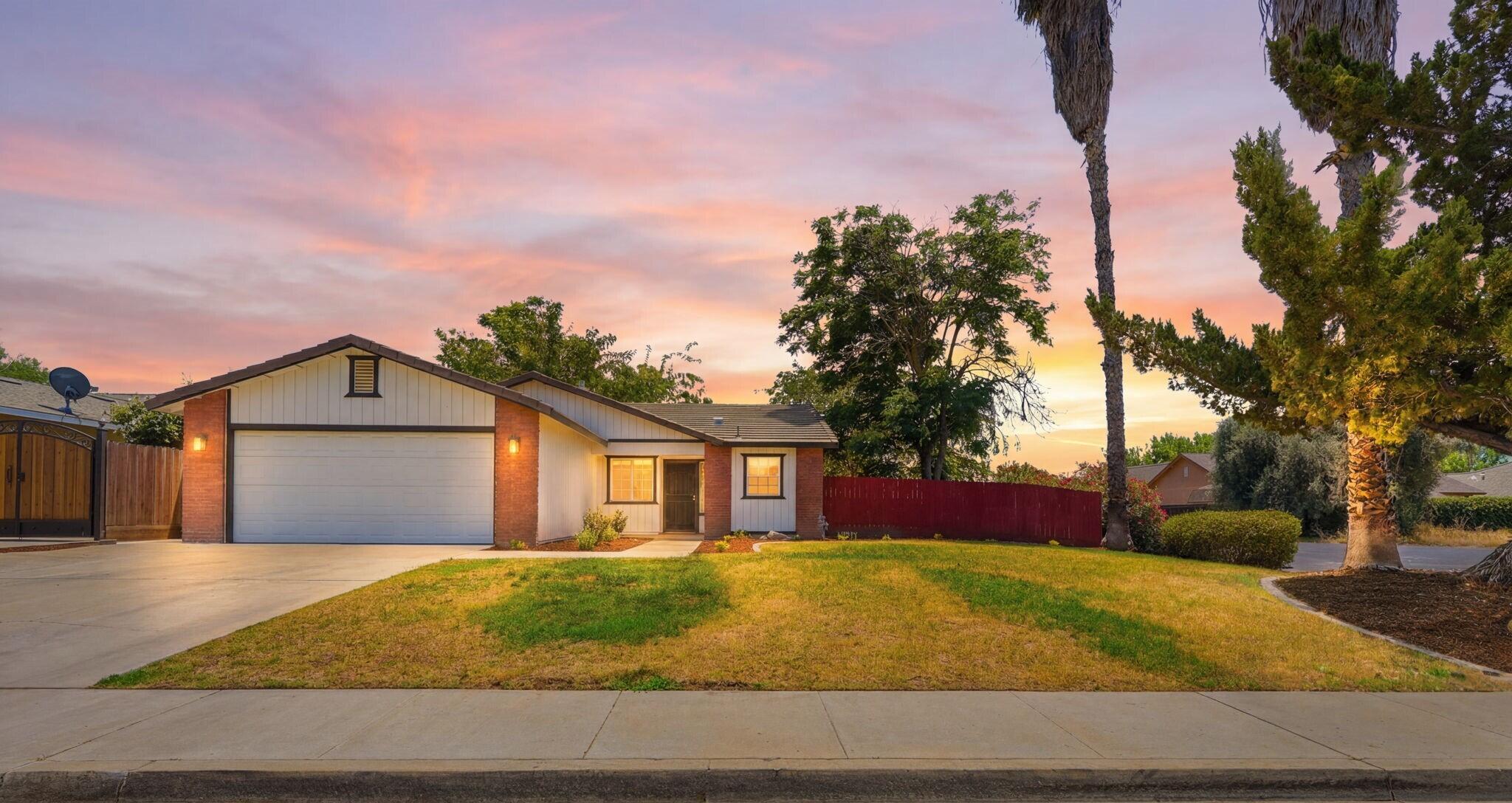 632 Birdsong Ct, Exeter, CA 93221