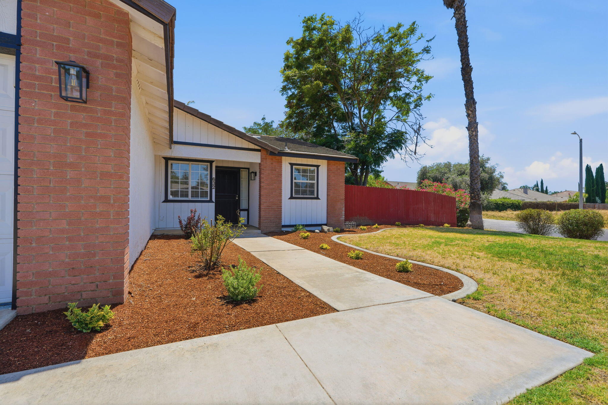 632 Birdsong Ct, Exeter, CA 93221