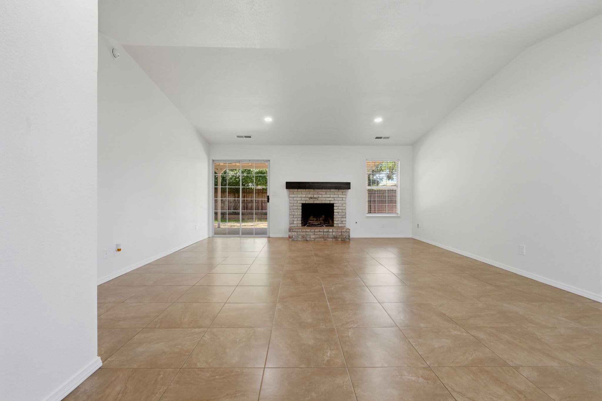 632 Birdsong Ct, Exeter, CA 93221