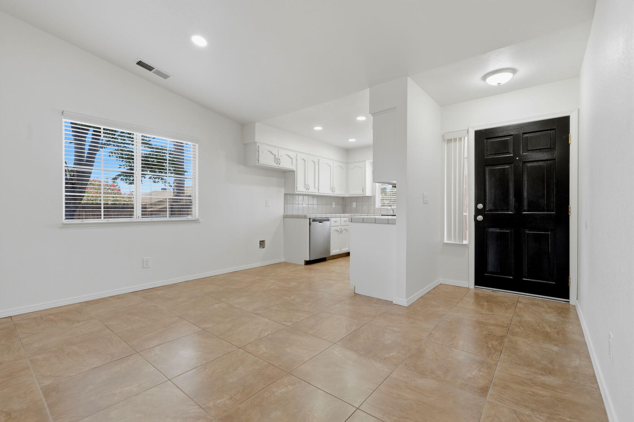 632 Birdsong Ct, Exeter, CA 93221