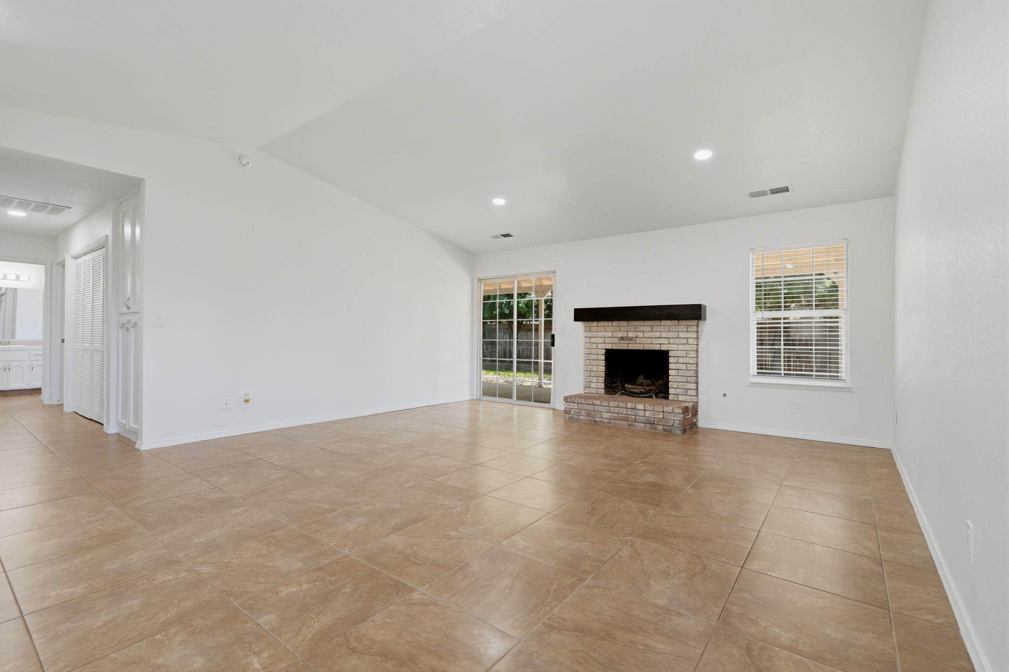 632 Birdsong Ct, Exeter, CA 93221