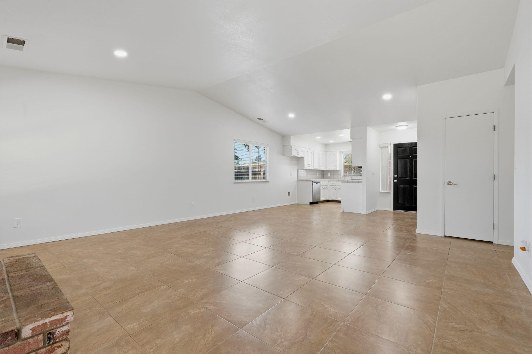 632 Birdsong Ct, Exeter, CA 93221