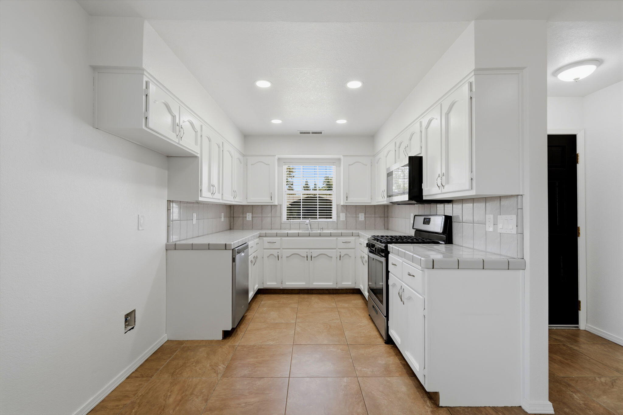 632 Birdsong Ct, Exeter, CA 93221