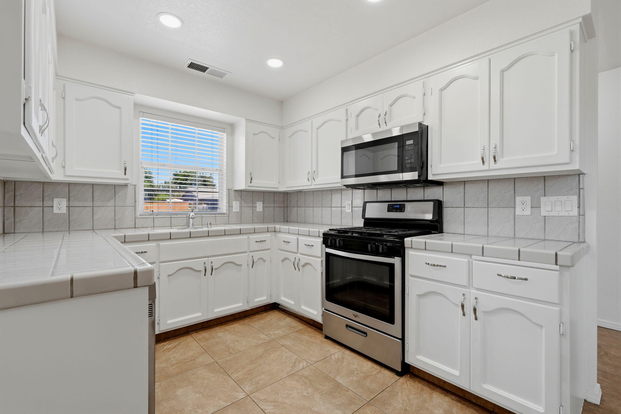632 Birdsong Ct, Exeter, CA 93221