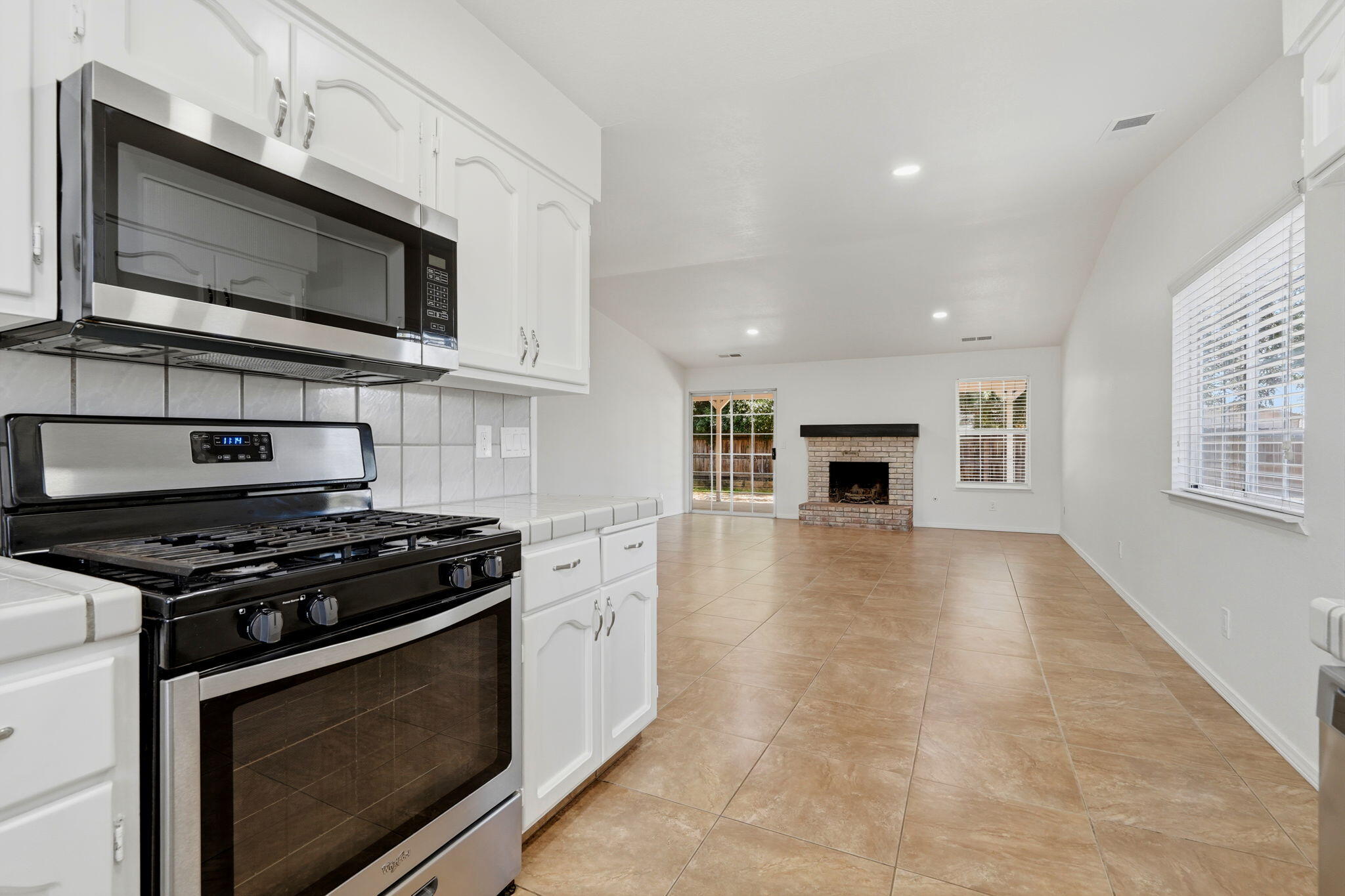 632 Birdsong Ct, Exeter, CA 93221