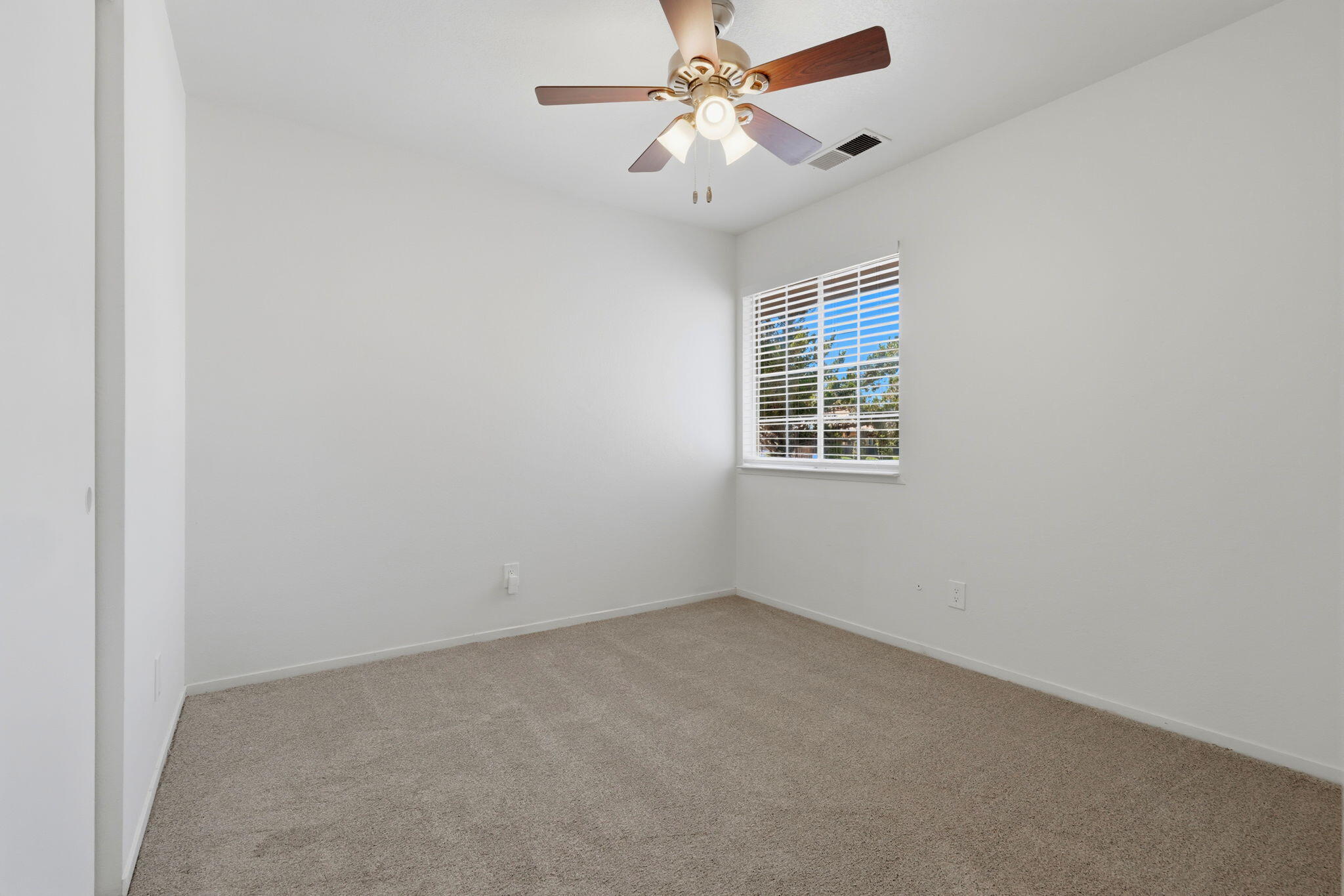 632 Birdsong Ct, Exeter, CA 93221