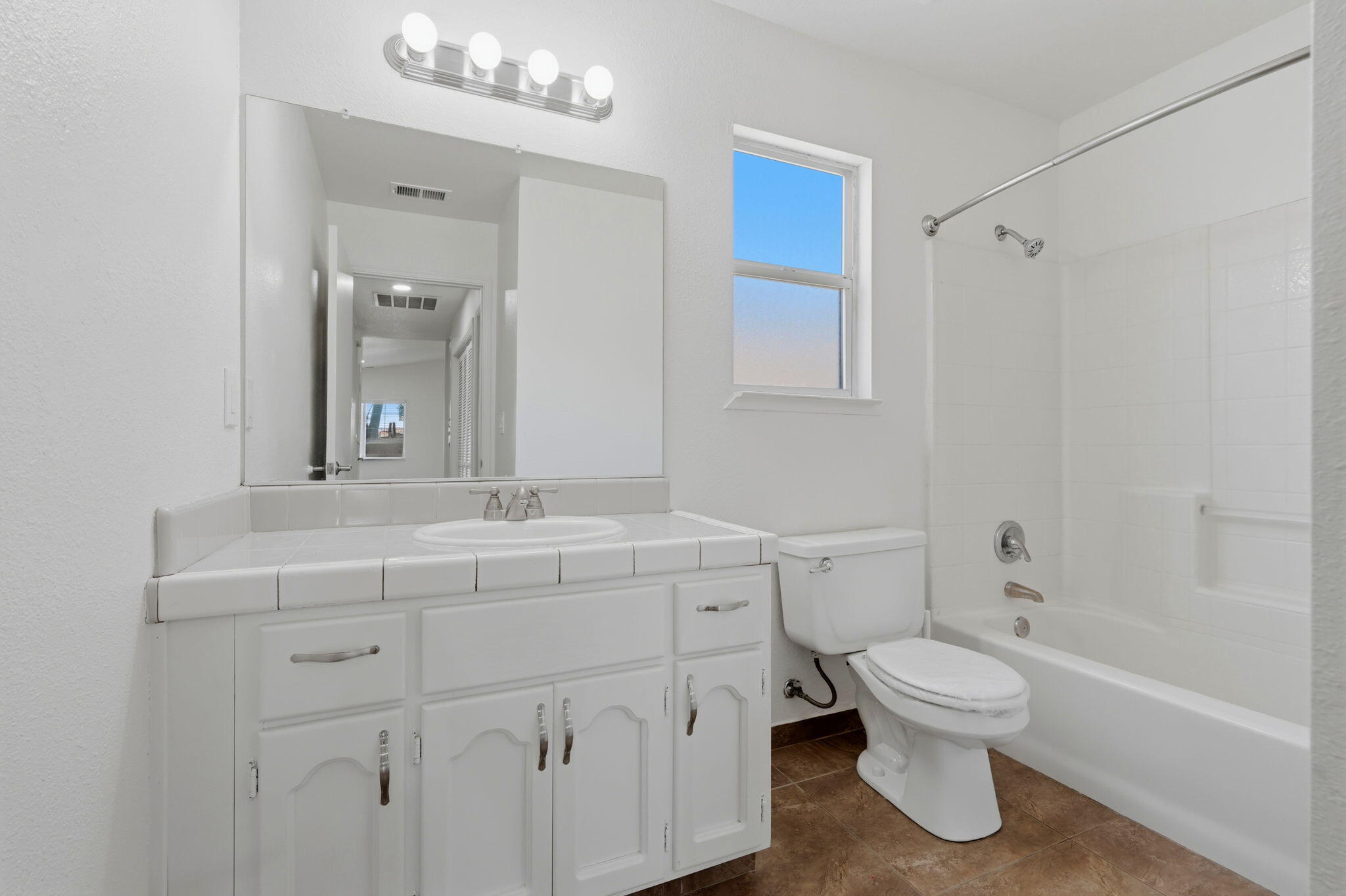 632 Birdsong Ct, Exeter, CA 93221