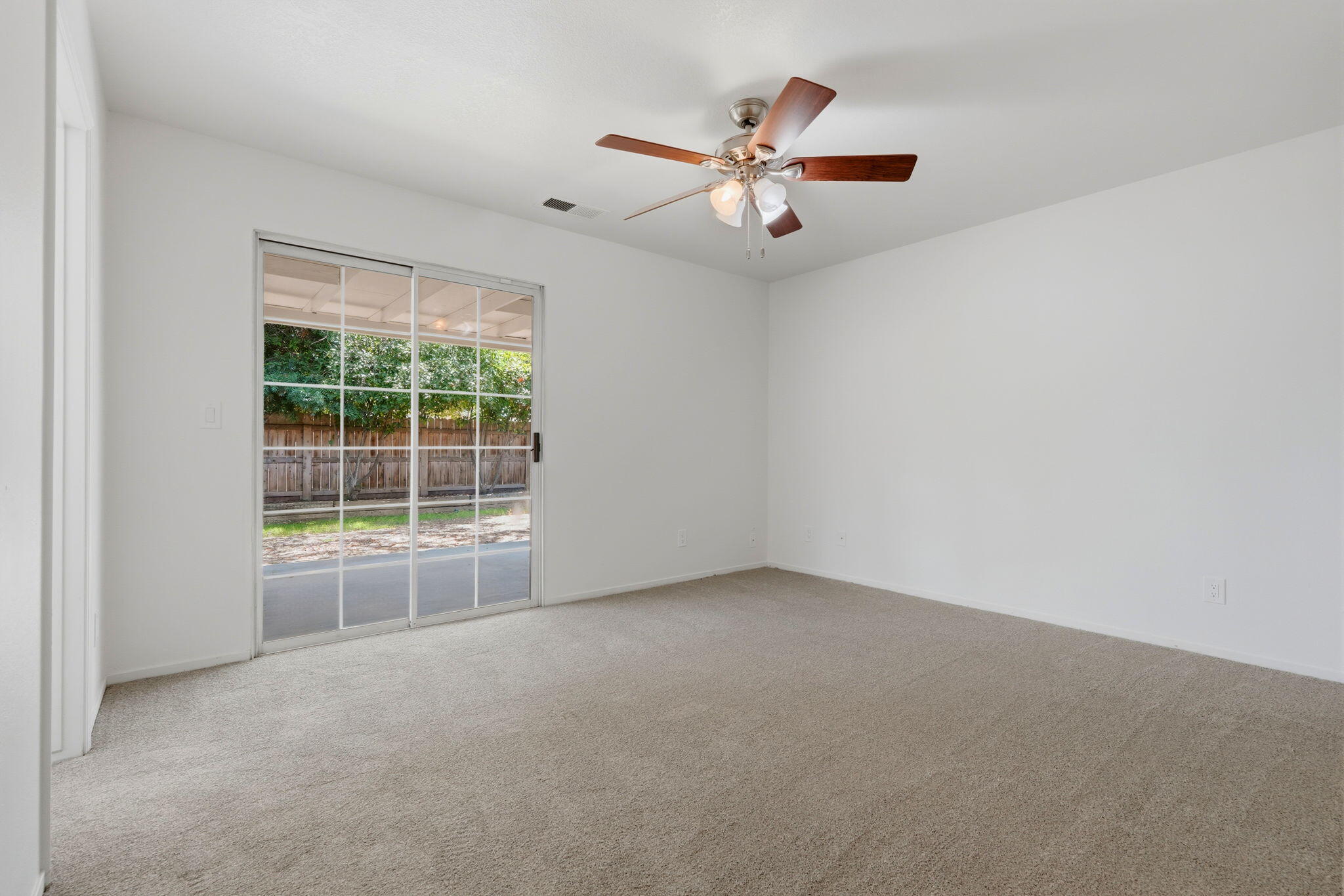632 Birdsong Ct, Exeter, CA 93221