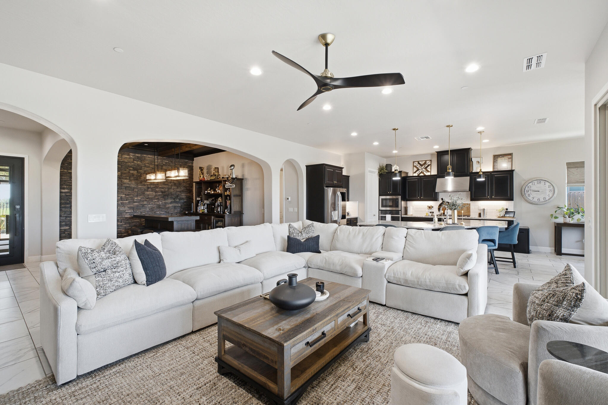 3612 Gold King Place Cir, Dinuba, CA 93618
