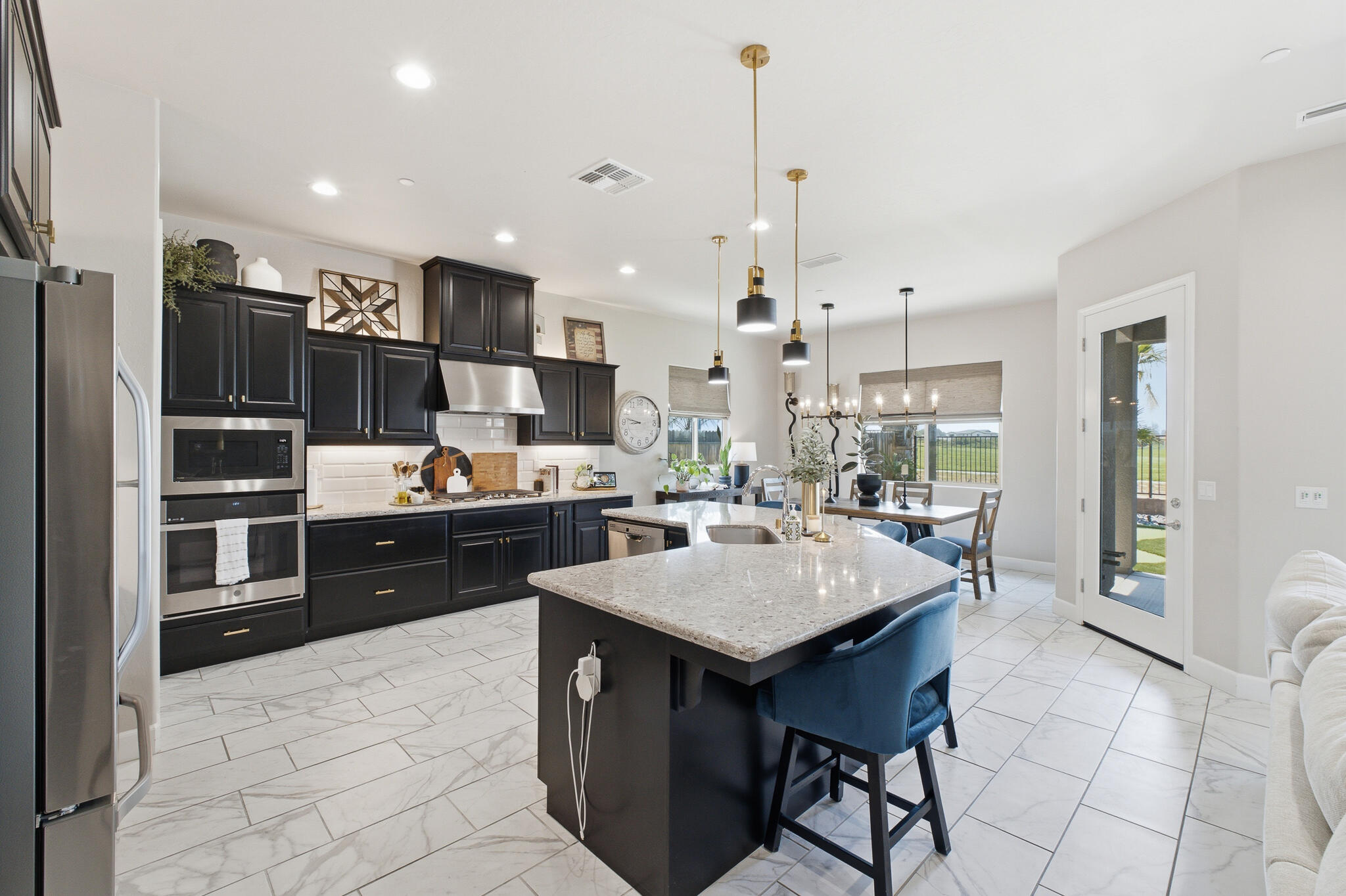 3612 Gold King Place Cir, Dinuba, CA 93618