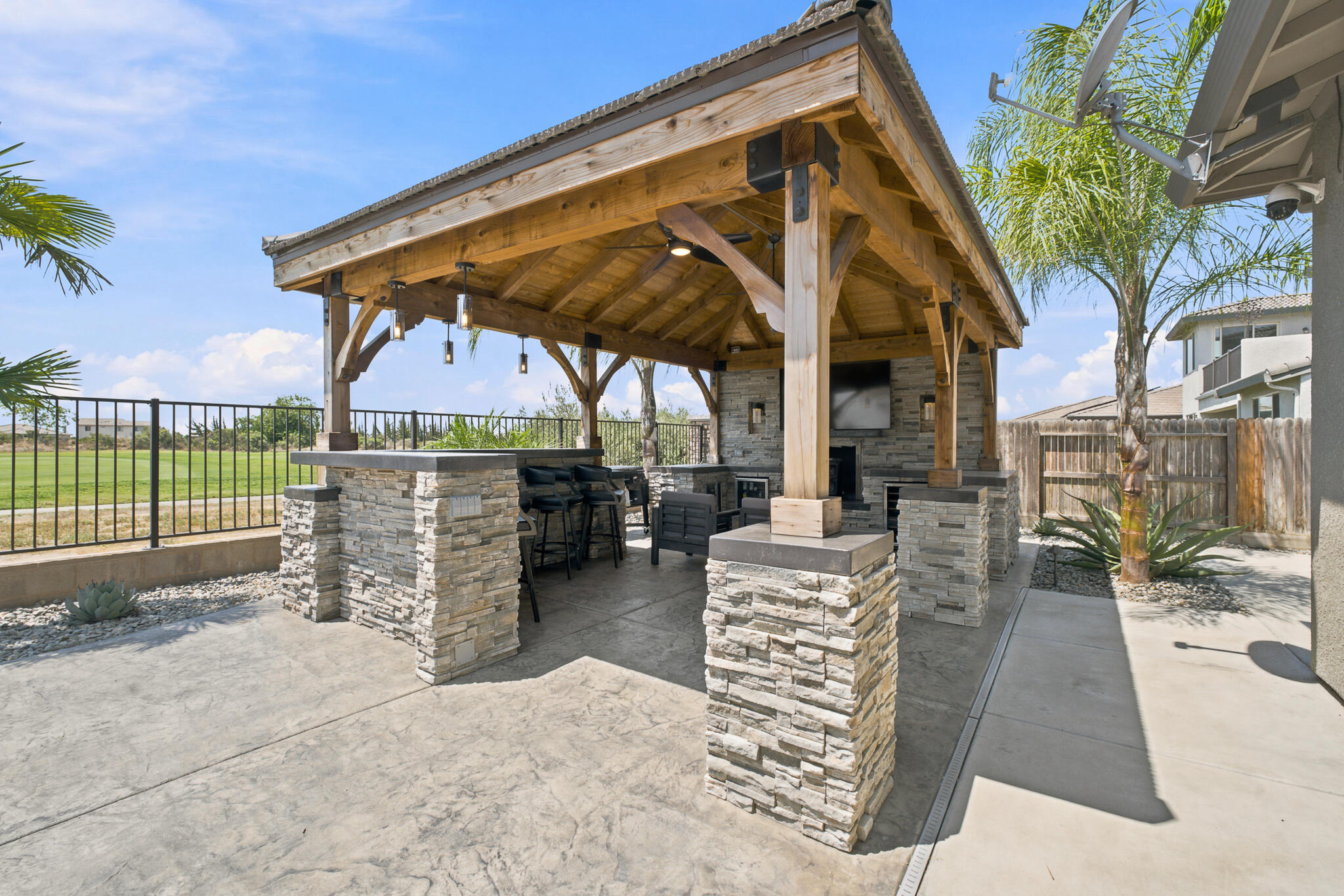 3612 Gold King Place Cir, Dinuba, CA 93618