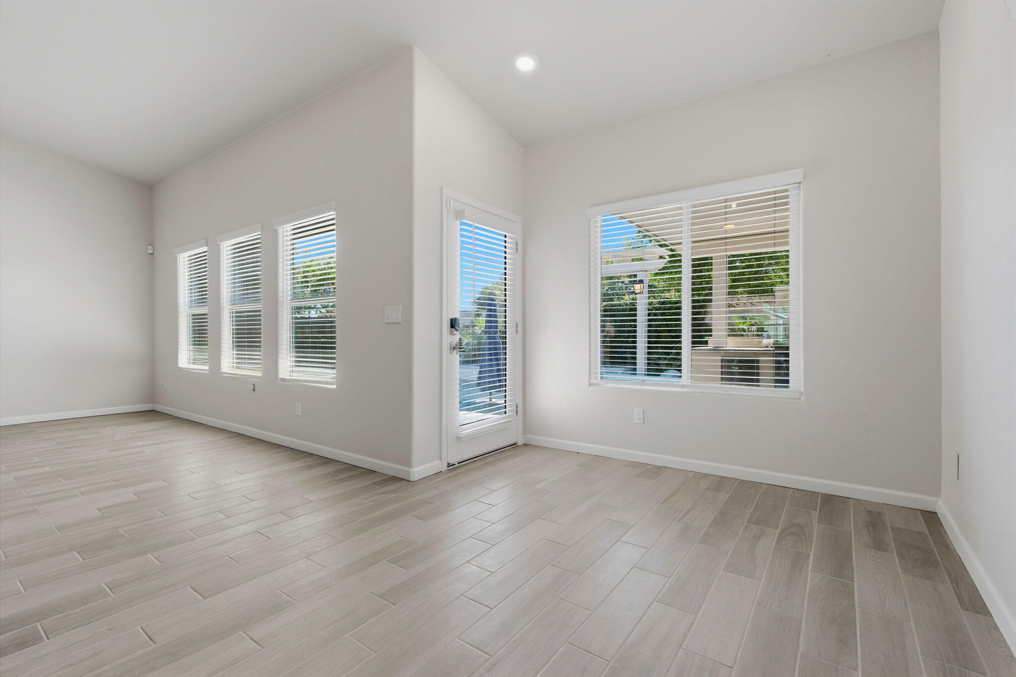 2025 Madeline Dr, Hanford, CA 93230