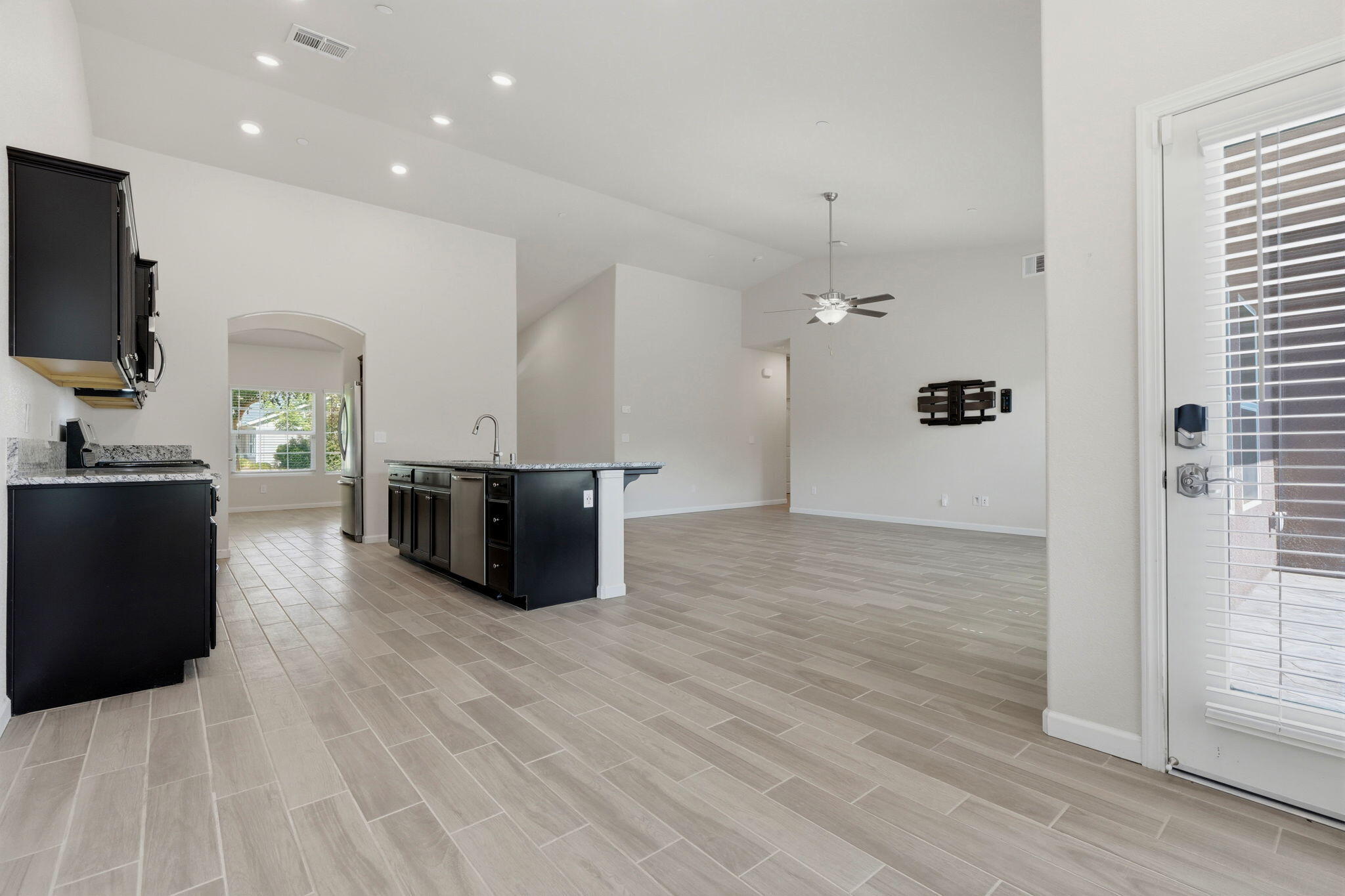 2025 Madeline Dr, Hanford, CA 93230