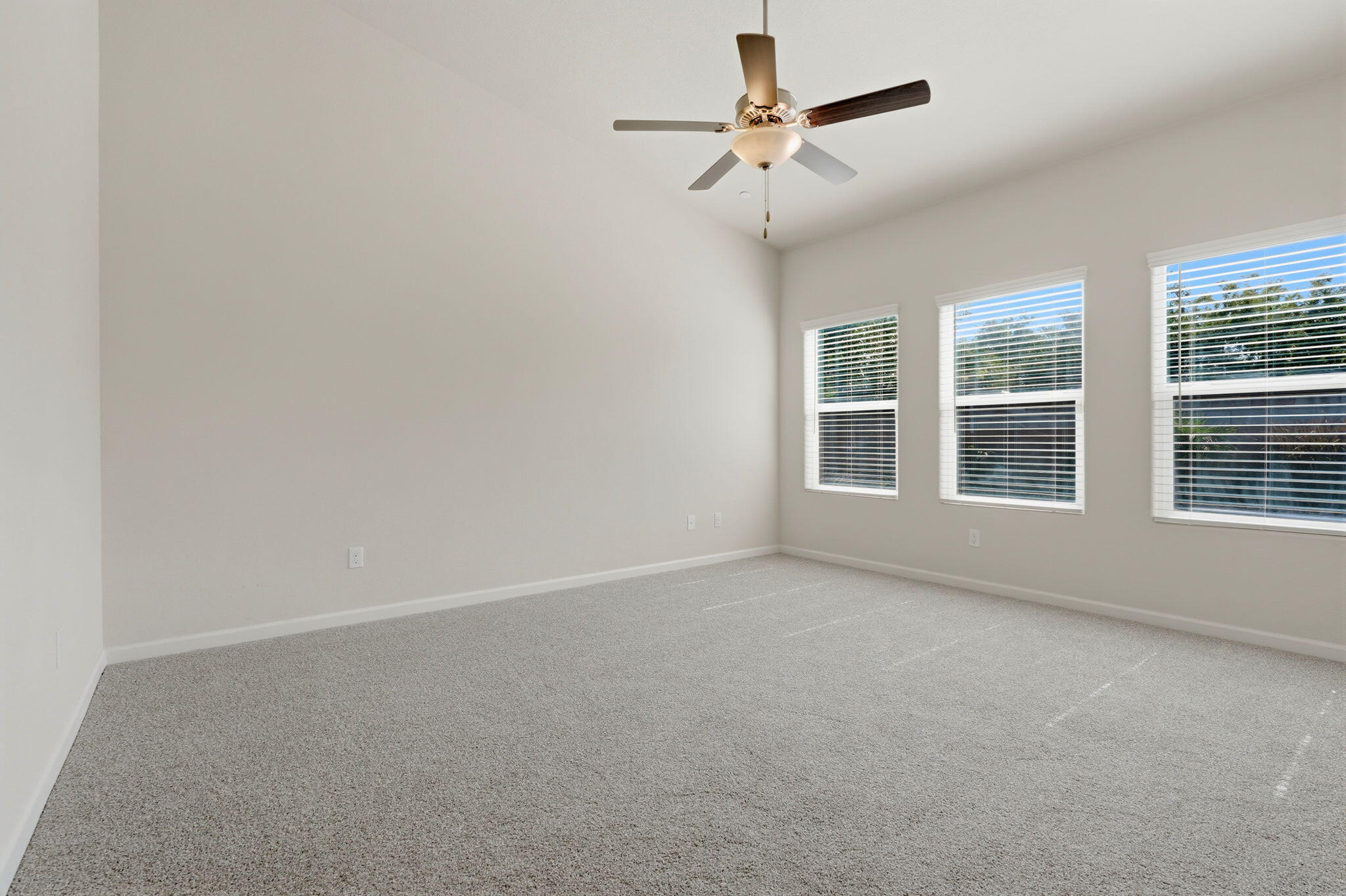 2025 Madeline Dr, Hanford, CA 93230