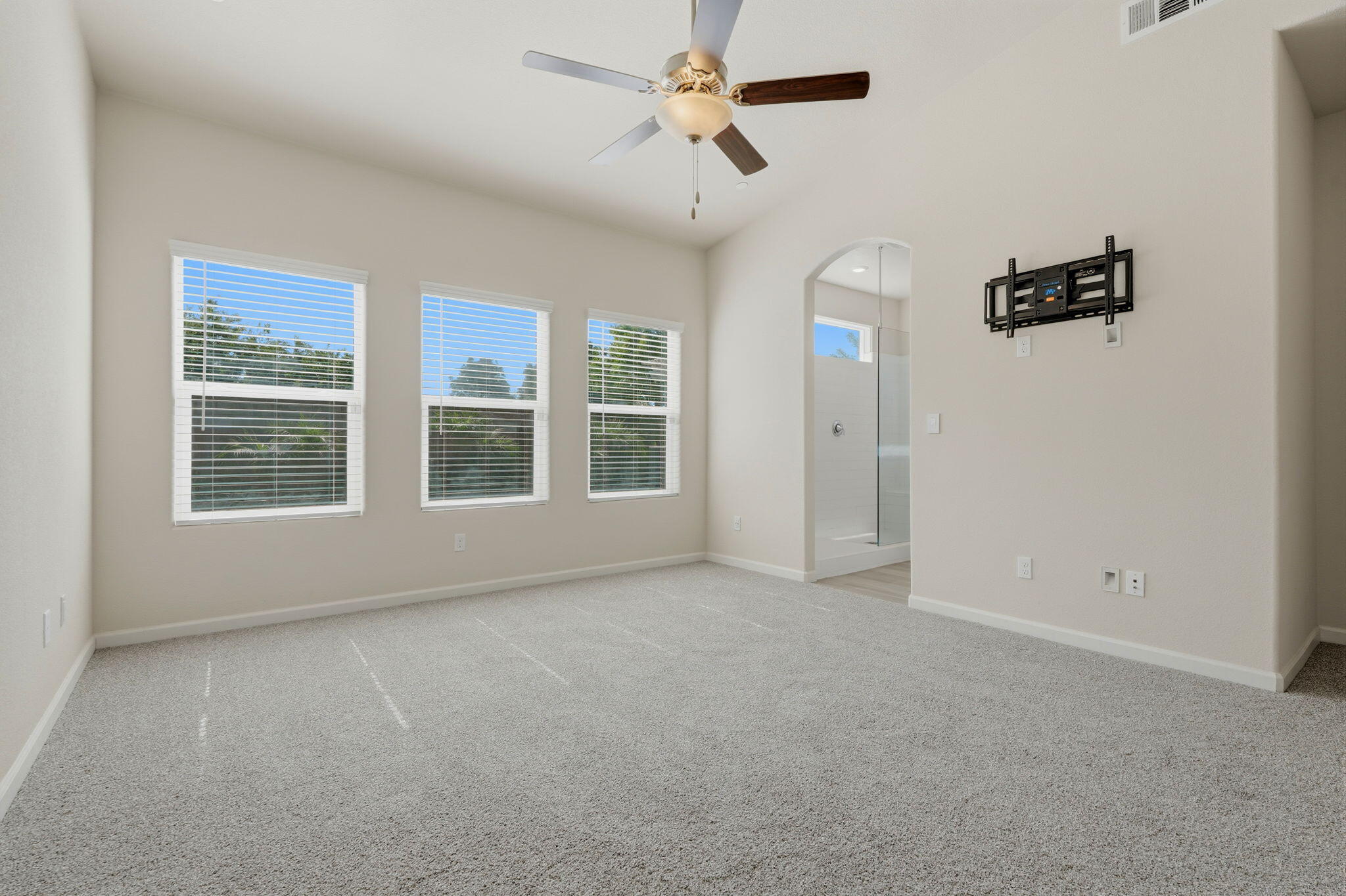 2025 Madeline Dr, Hanford, CA 93230