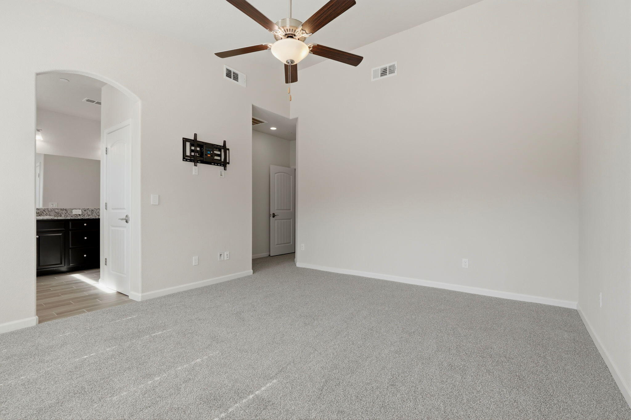 2025 Madeline Dr, Hanford, CA 93230