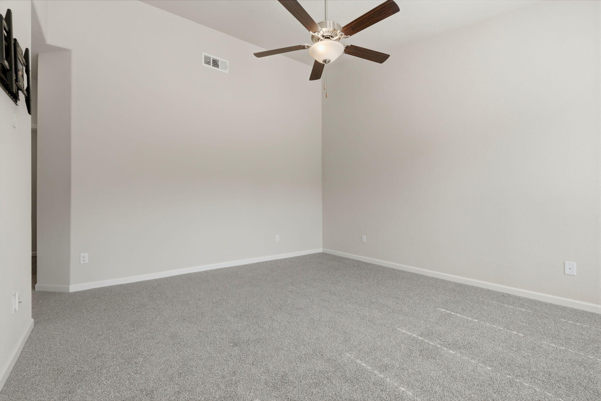 2025 Madeline Dr, Hanford, CA 93230