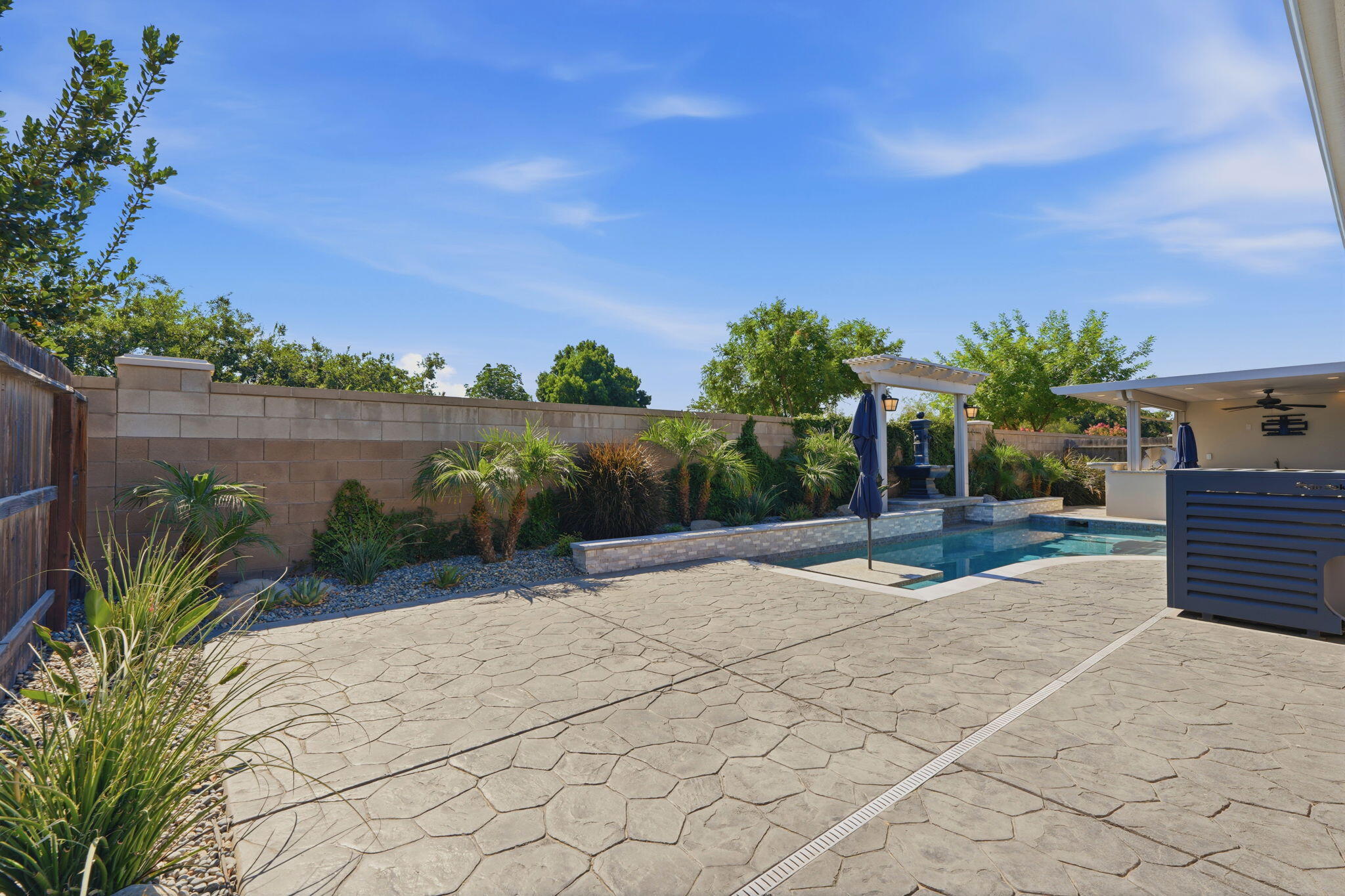 2025 Madeline Dr, Hanford, CA 93230
