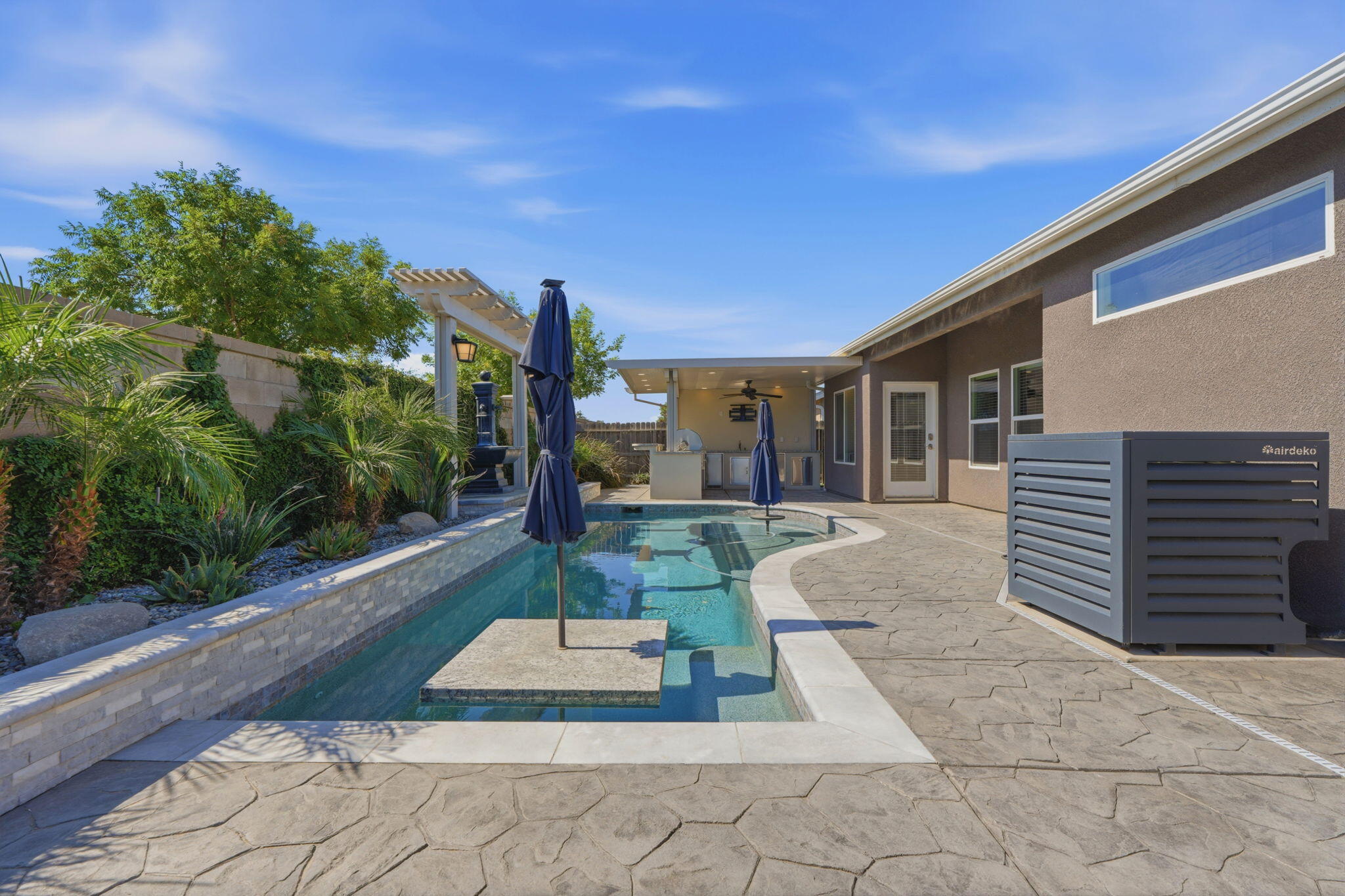 2025 Madeline Dr, Hanford, CA 93230
