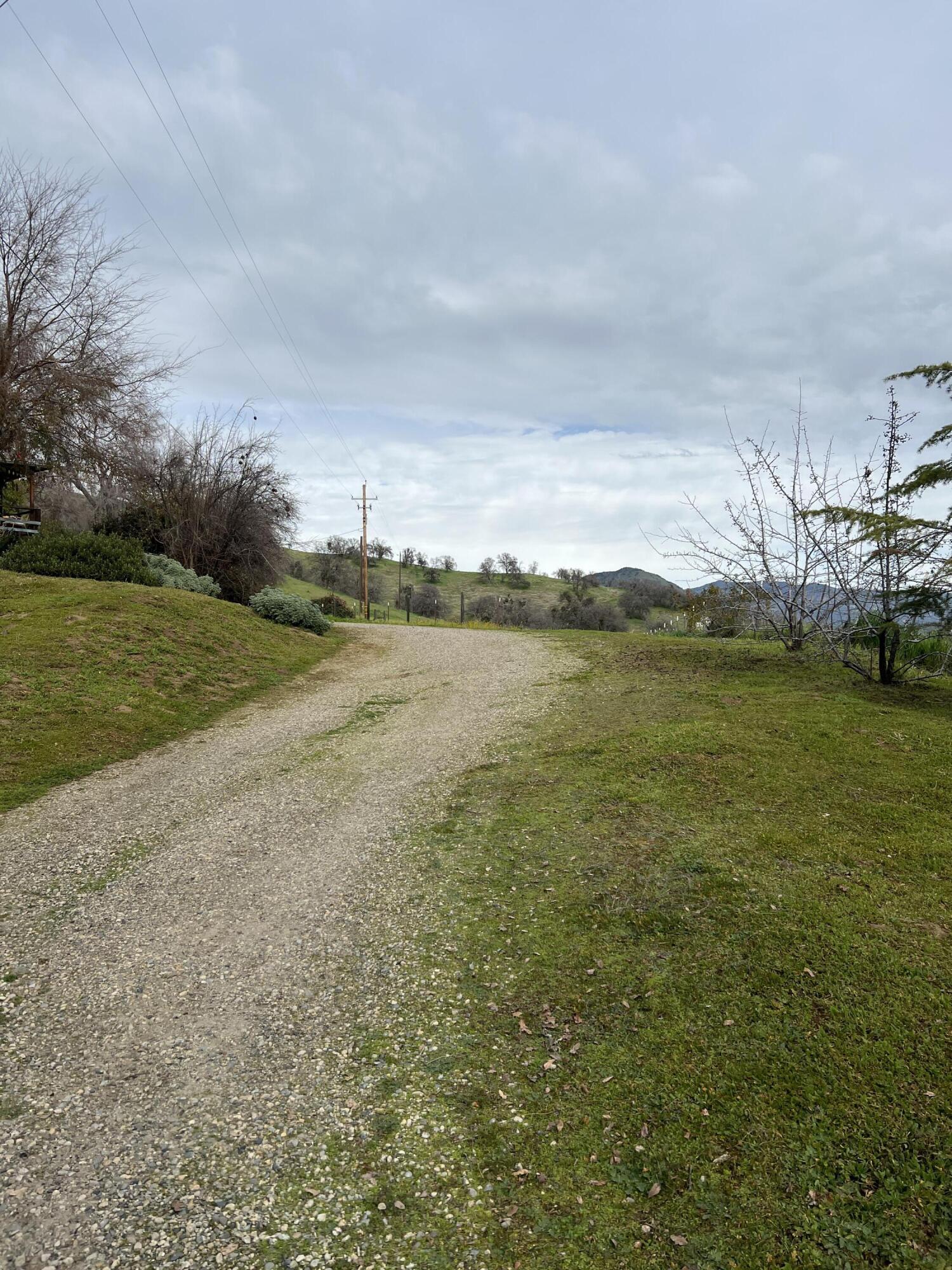 30284 Bear Mountain Rd, Yokuts Valley, CA 93675